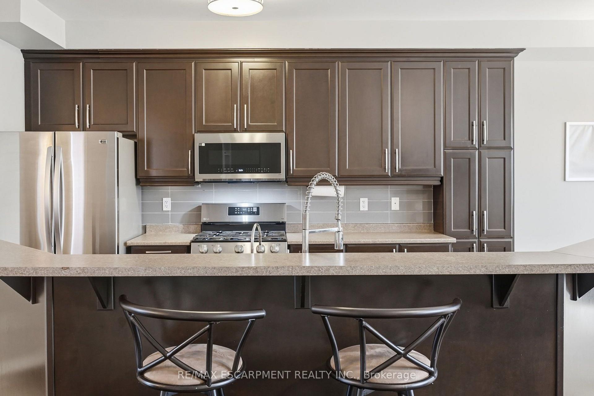 Photo 8 of 221 Nisbet Boulevard, Hamilton, Waterdown — HOMEH