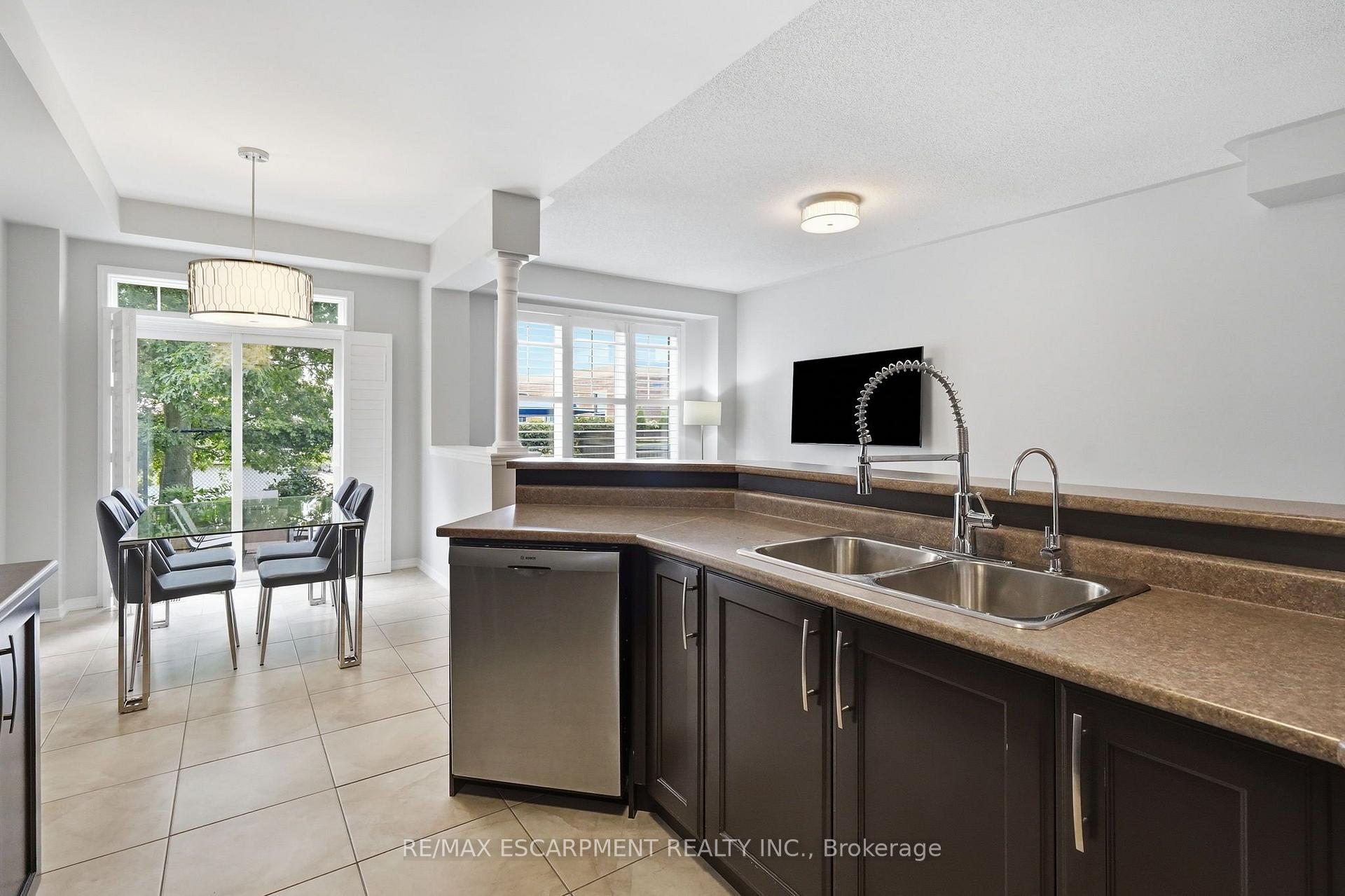 Photo 9 of 221 Nisbet Boulevard, Hamilton, Waterdown — HOMEH