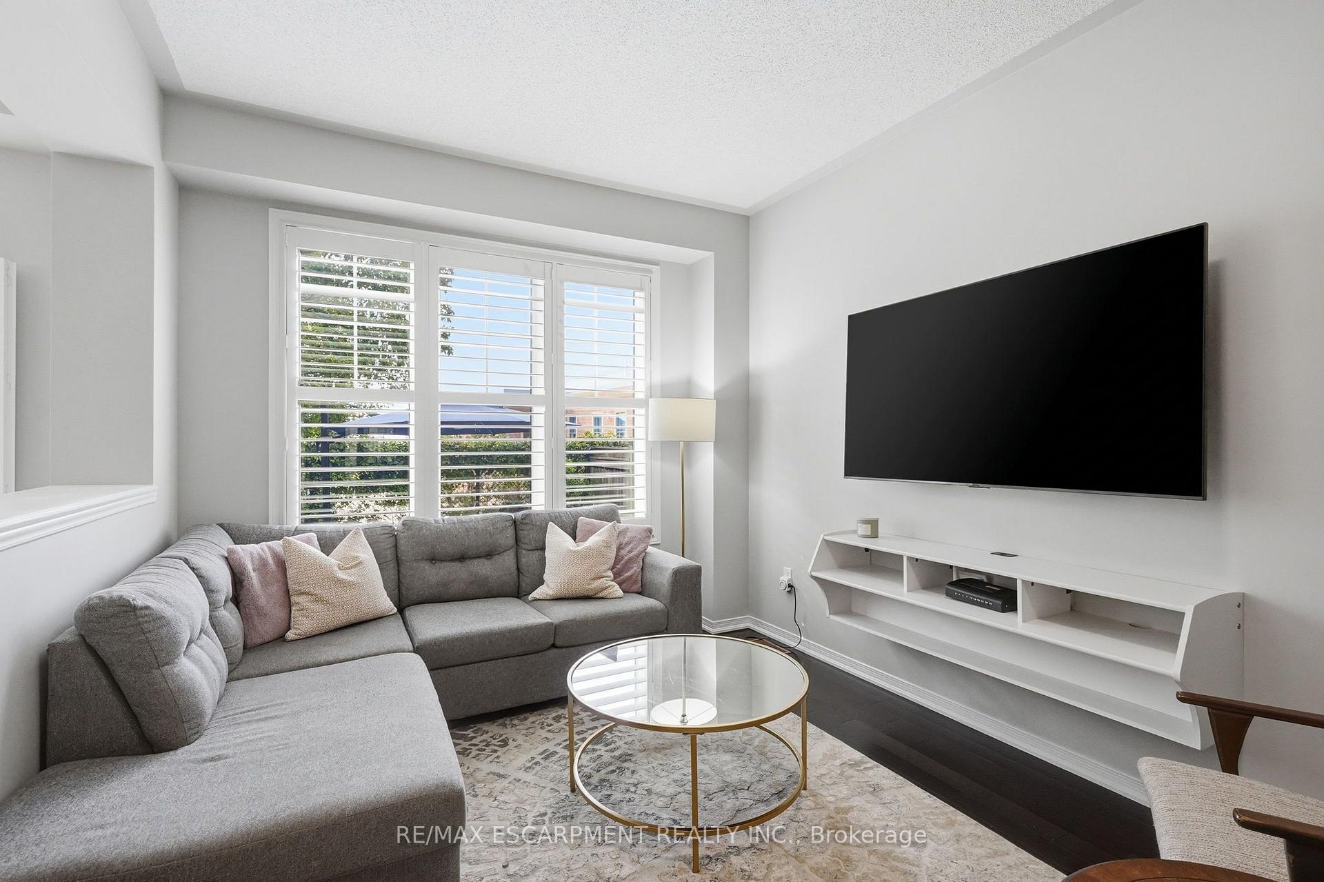 Photo 12 of 221 Nisbet Boulevard, Hamilton, Waterdown — HOMEH