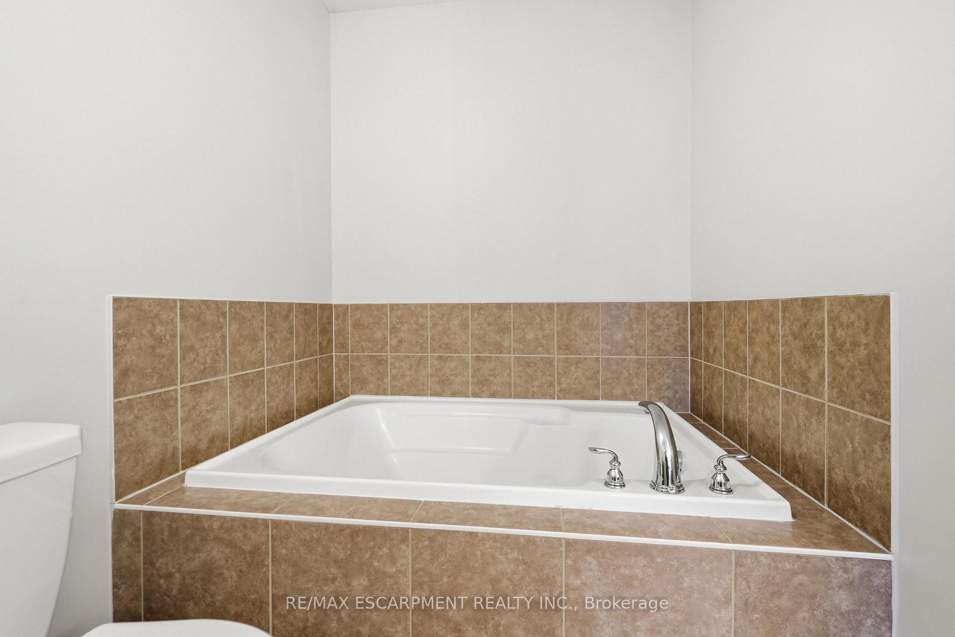 Photo 28 of 221 Nisbet Boulevard, Hamilton, Waterdown — HOMEH