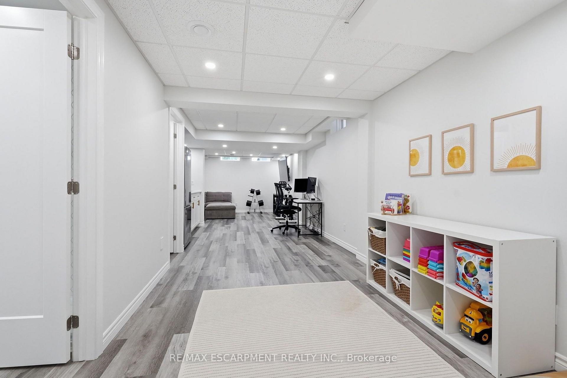 Photo 38 of 221 Nisbet Boulevard, Hamilton, Waterdown — HOMEH