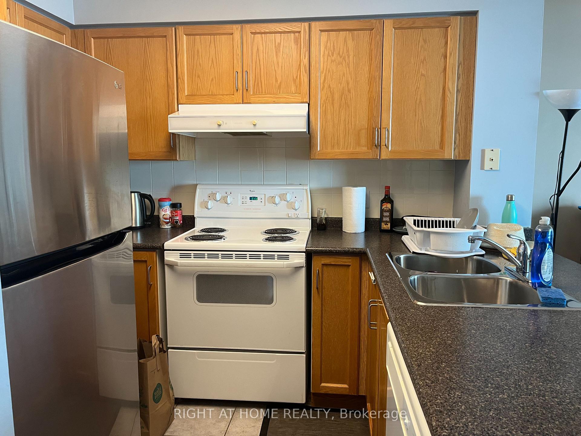 Photo 3 of Unit 906, 156 Enfield Place, Mississauga, Cooksville — HOMEH