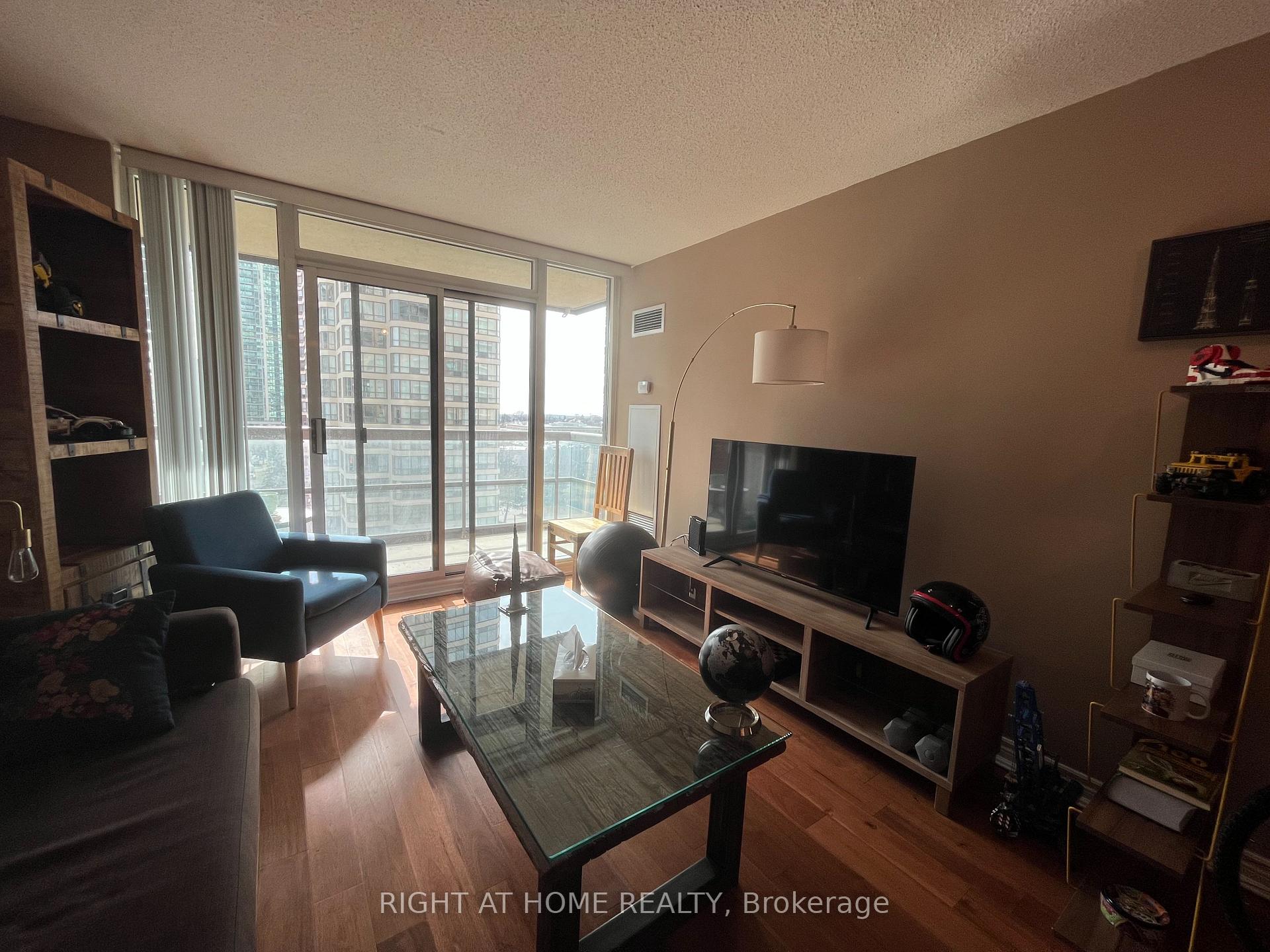 Photo 6 of Unit 906, 156 Enfield Place, Mississauga, Cooksville — HOMEH