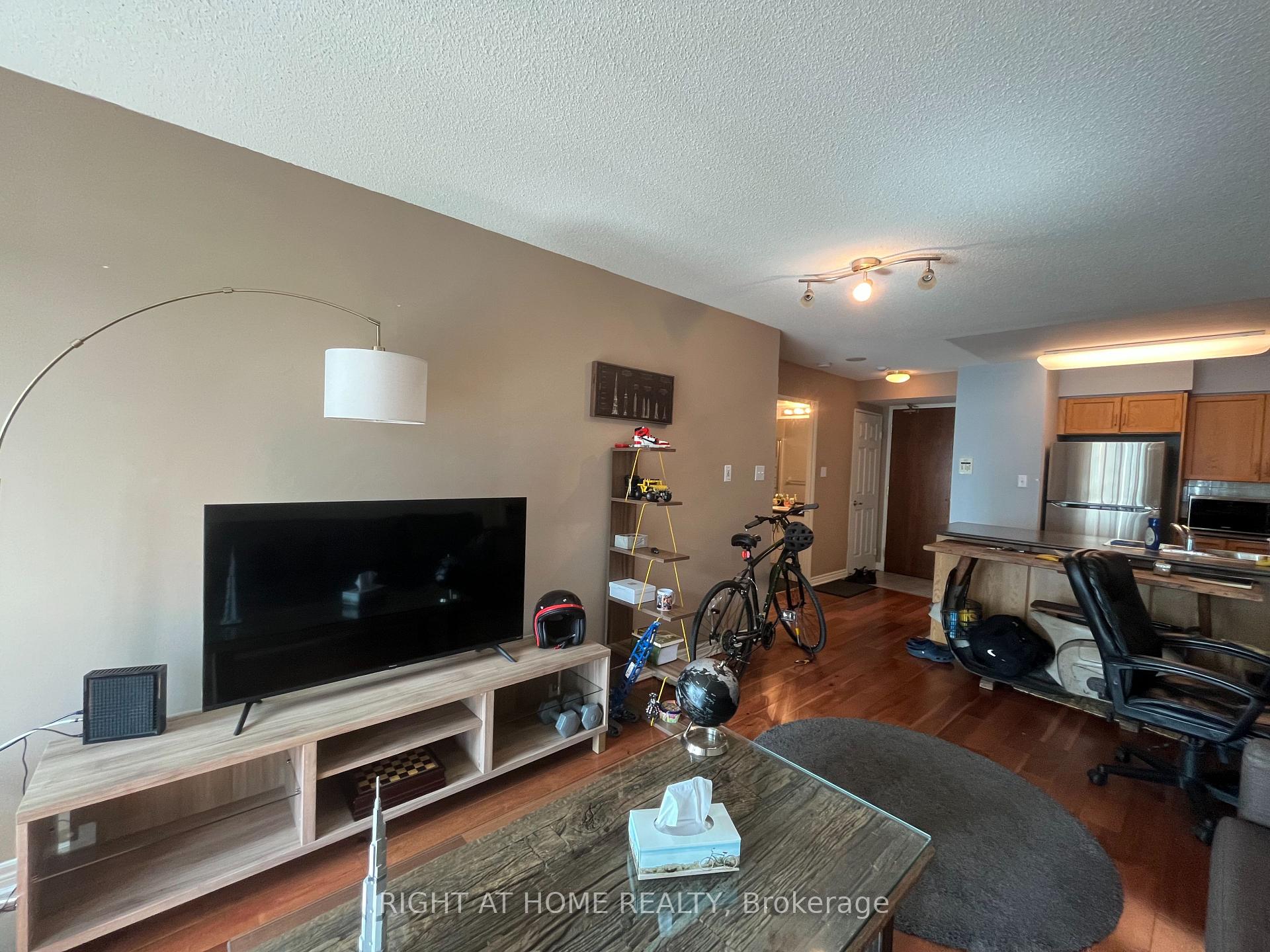 Photo 7 of Unit 906, 156 Enfield Place, Mississauga, Cooksville — HOMEH