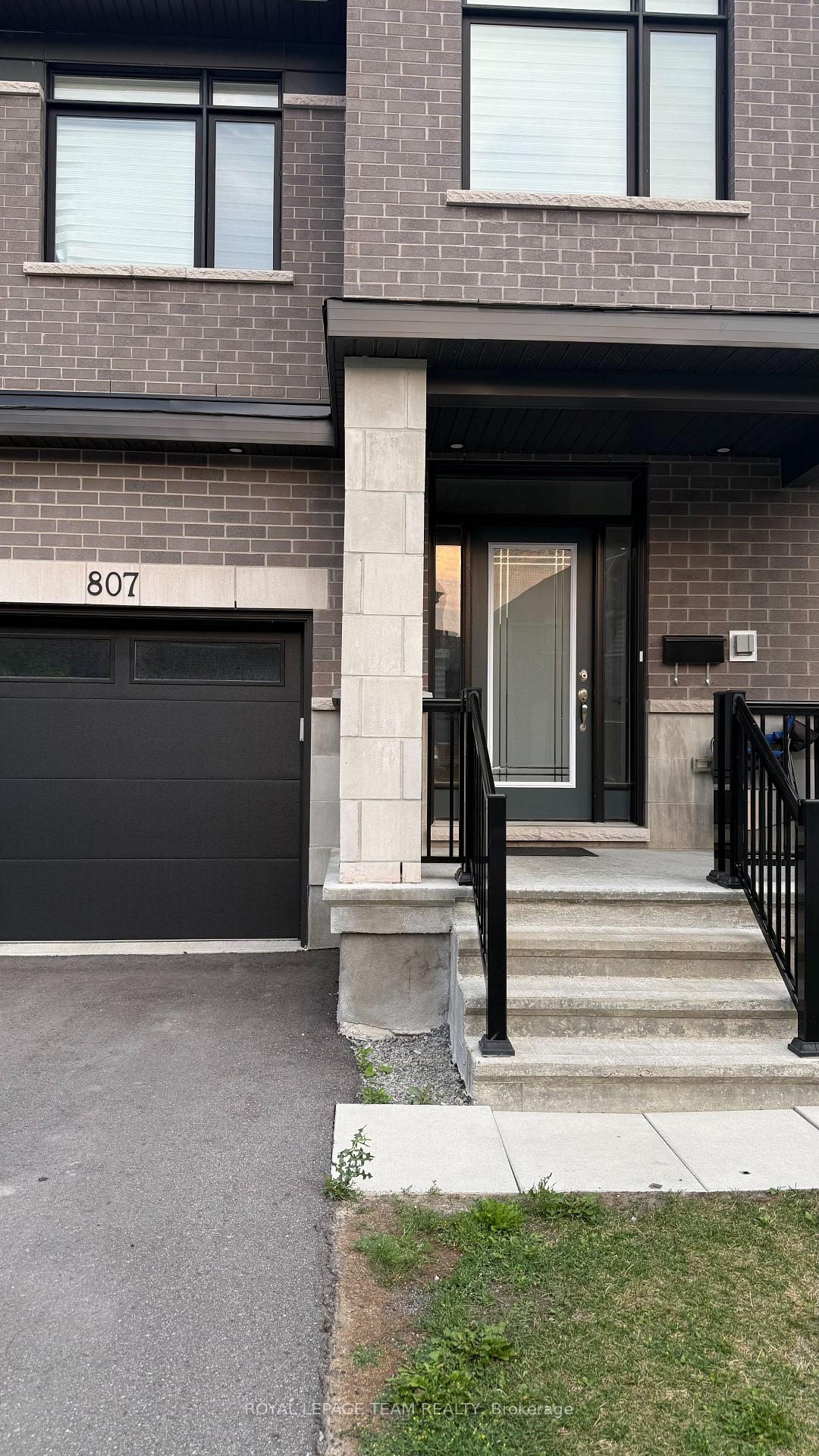 Photo 3 of 807 Mochi Circle, Ottawa, Barrhaven - Heritage Park — HOMEH