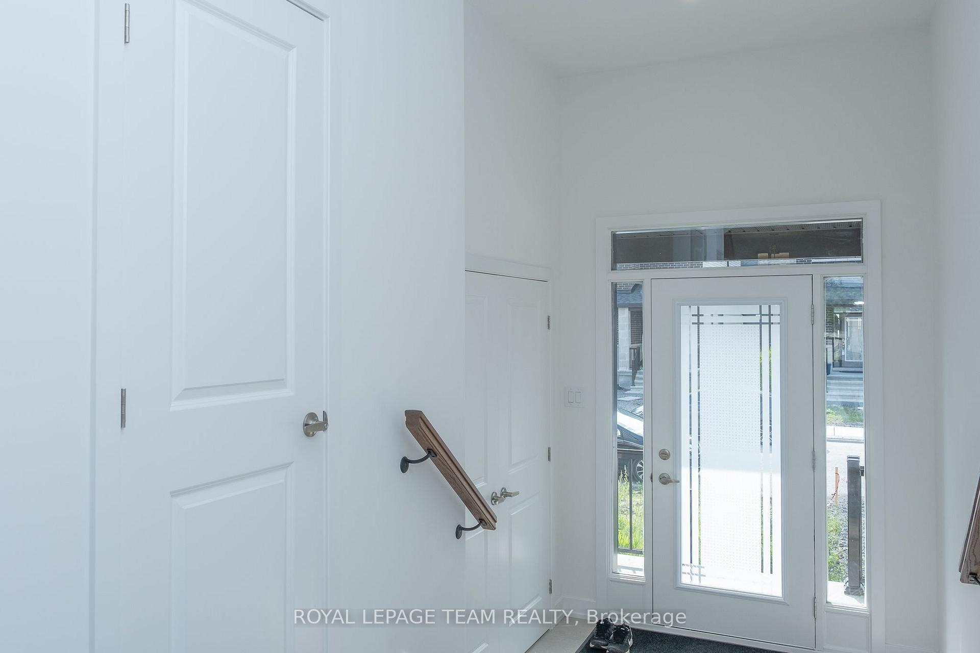 Photo 6 of 807 Mochi Circle, Ottawa, Barrhaven - Heritage Park — HOMEH