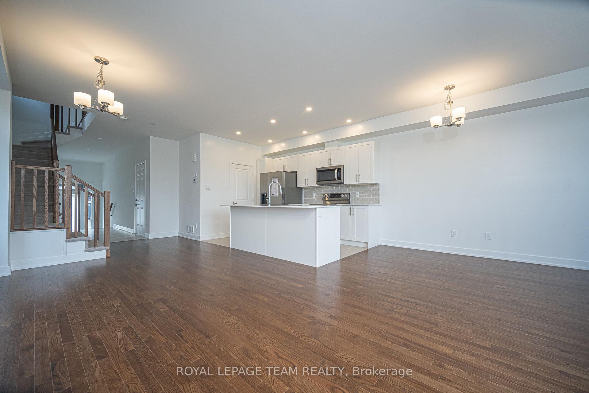Photo 9 of 807 Mochi Circle, Ottawa, Barrhaven - Heritage Park — HOMEH
