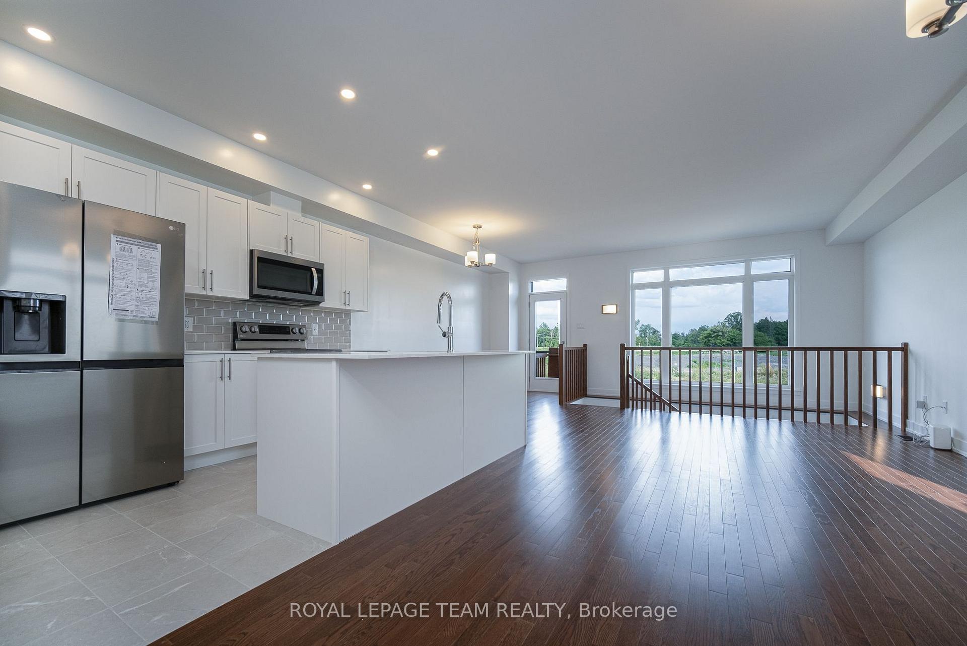 Photo 10 of 807 Mochi Circle, Ottawa, Barrhaven - Heritage Park — HOMEH