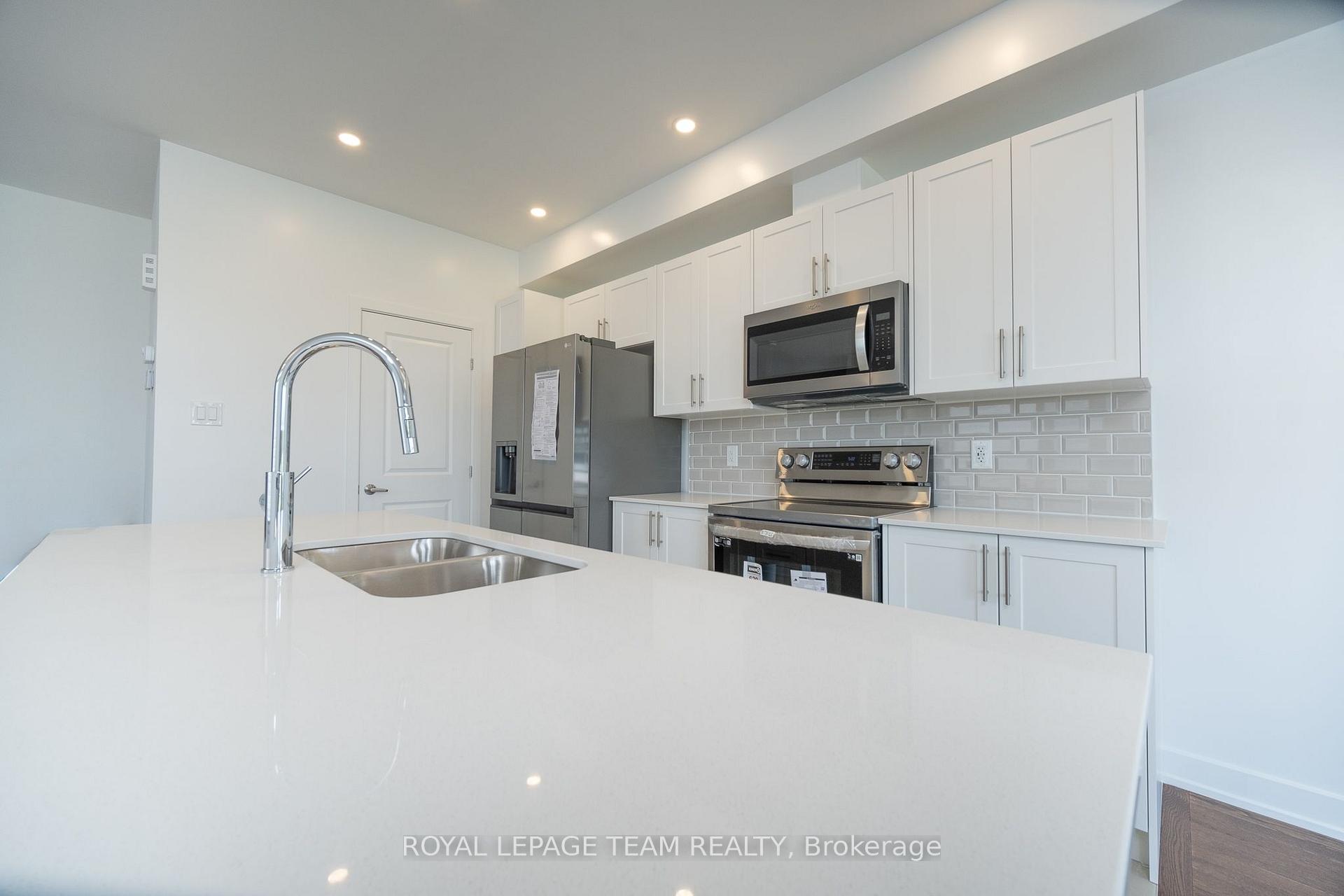 Photo 12 of 807 Mochi Circle, Ottawa, Barrhaven - Heritage Park — HOMEH