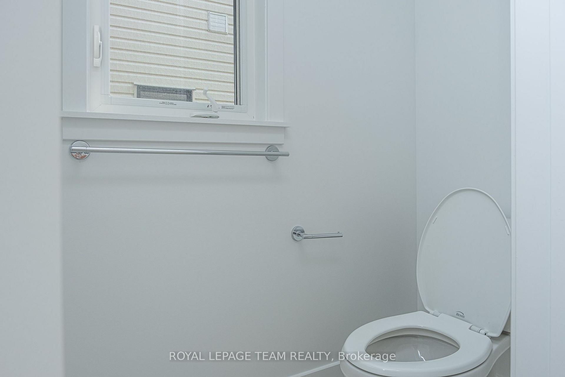 Photo 14 of 807 Mochi Circle, Ottawa, Barrhaven - Heritage Park — HOMEH