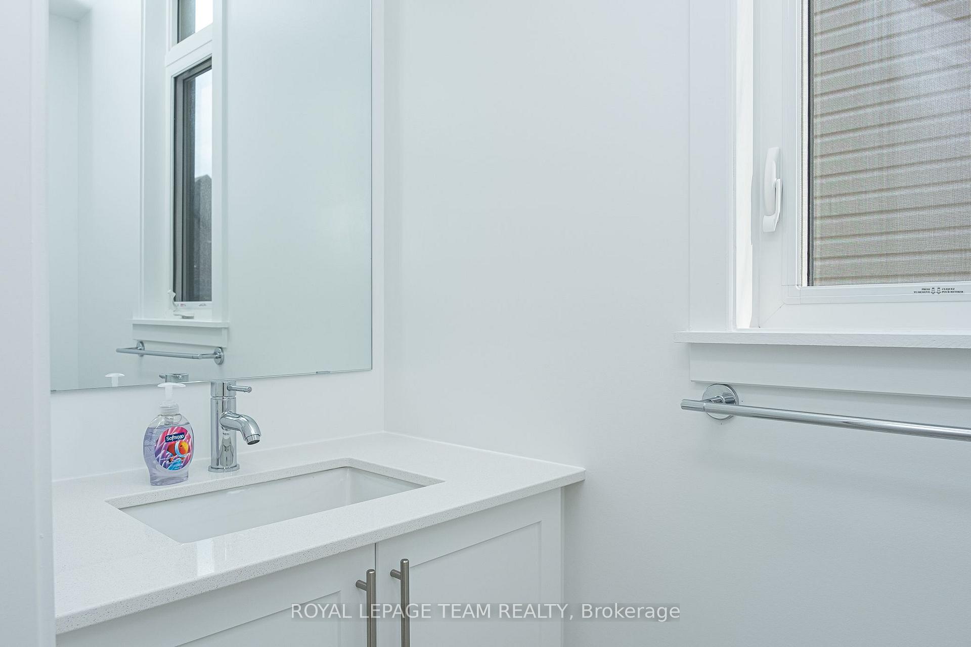 Photo 16 of 807 Mochi Circle, Ottawa, Barrhaven - Heritage Park — HOMEH