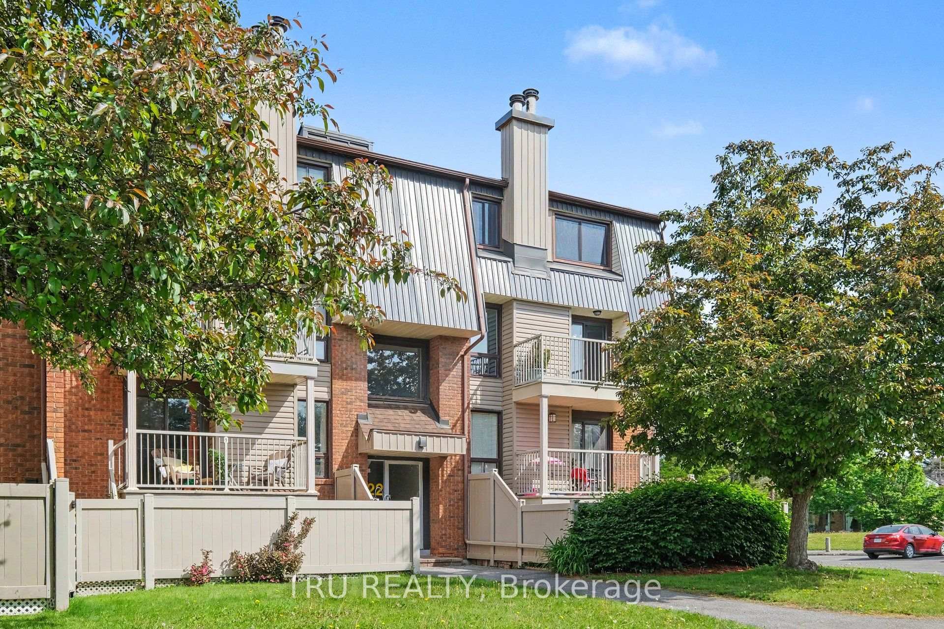 Photo 3 of Unit 8, 22 Sweetbriar Circle, Ottawa, Barrhaven - Pheasant Run — HOMEH