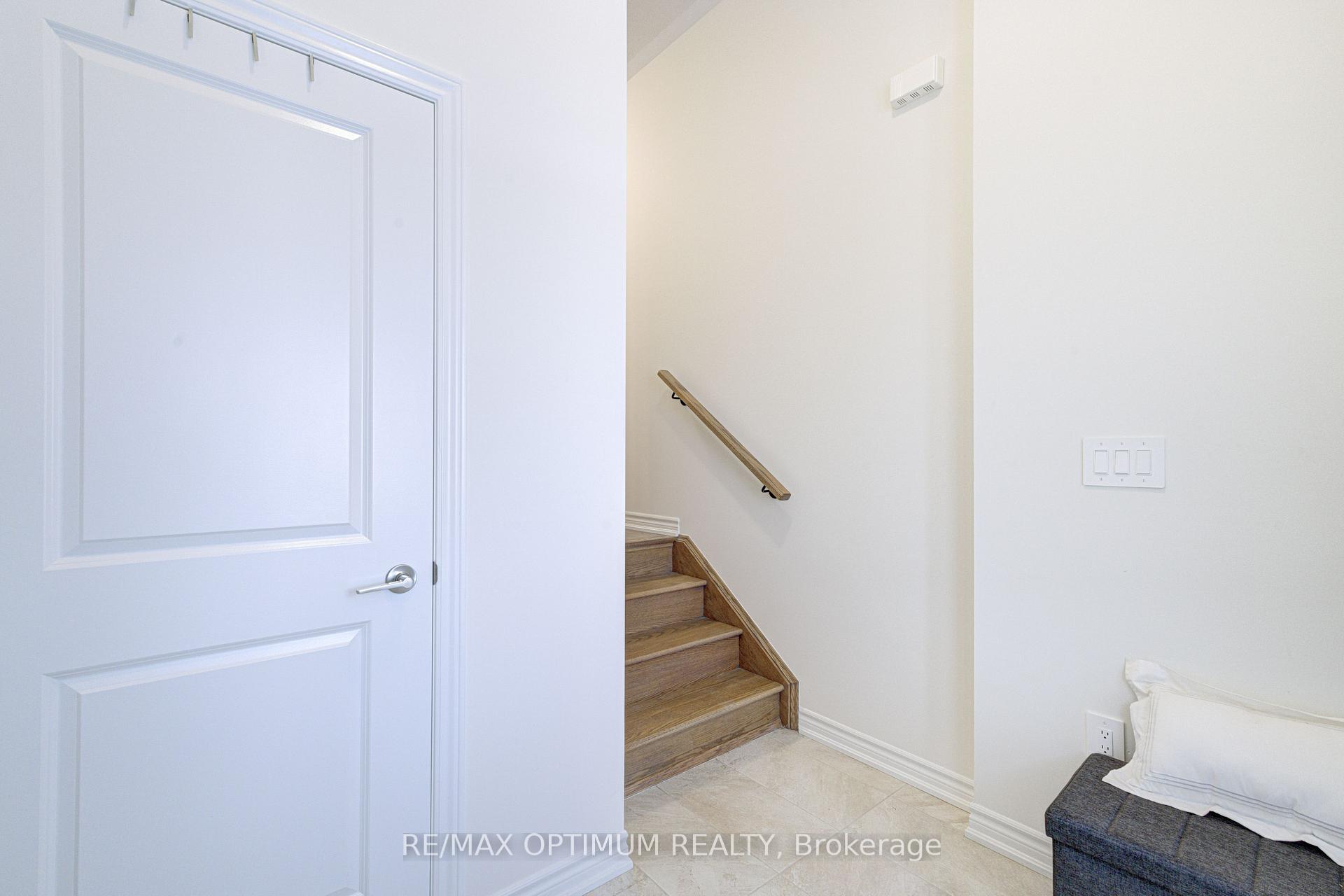 Photo 6 of 44 Bermondsey Way, Brampton, Bram West — HOMEH
