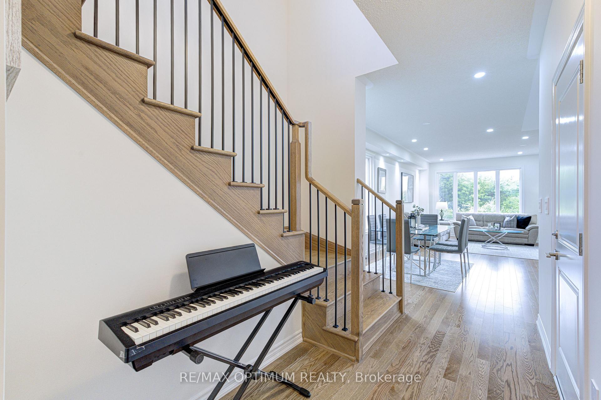 Photo 8 of 44 Bermondsey Way, Brampton, Bram West — HOMEH