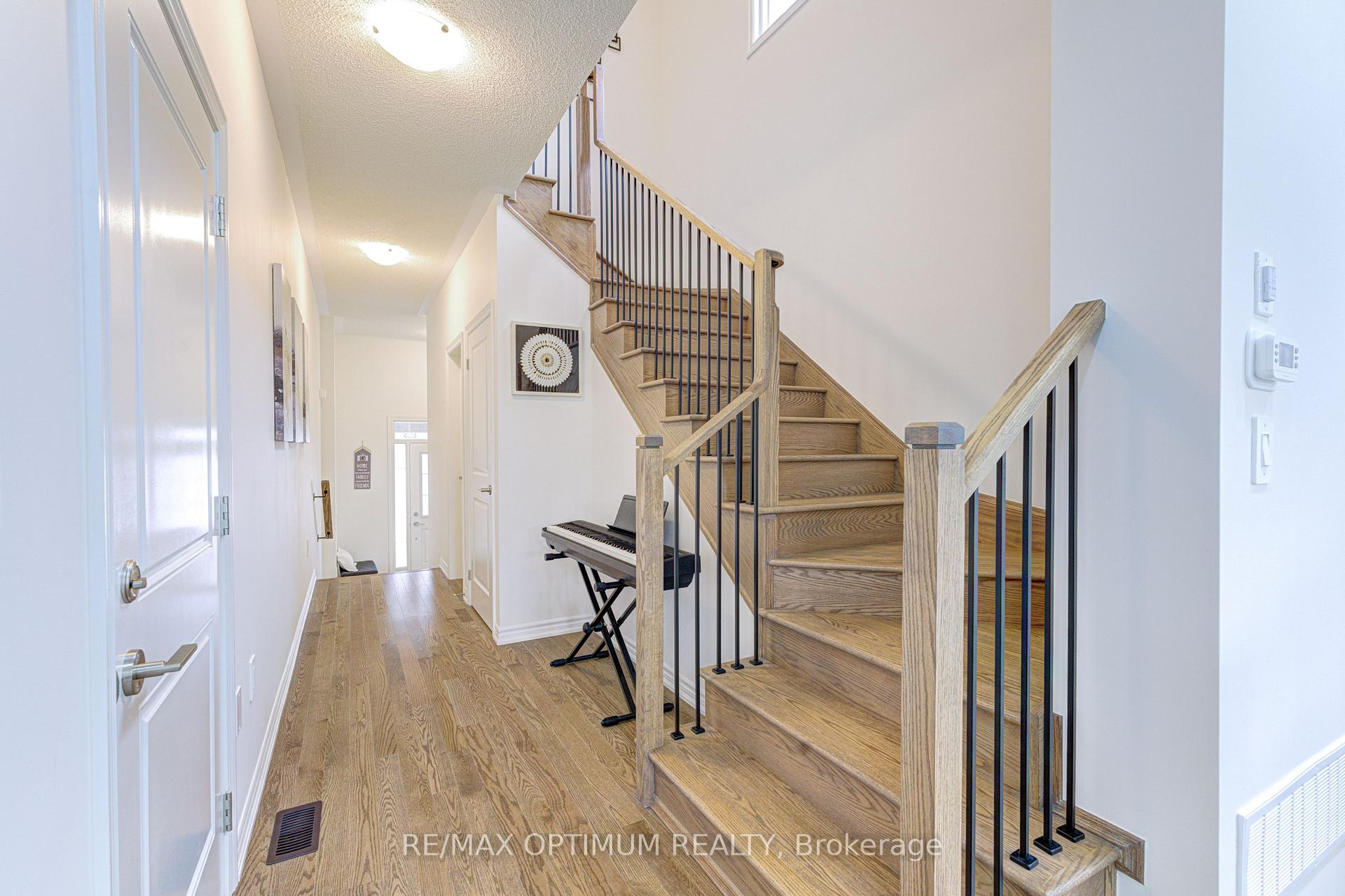 Photo 9 of 44 Bermondsey Way, Brampton, Bram West — HOMEH