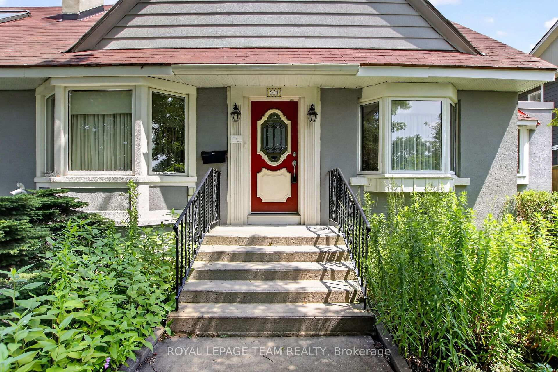 Photo 2 of 961 Kingsmere Avenue, Ottawa, McKellar Heights/Glabar Park — HOMEH