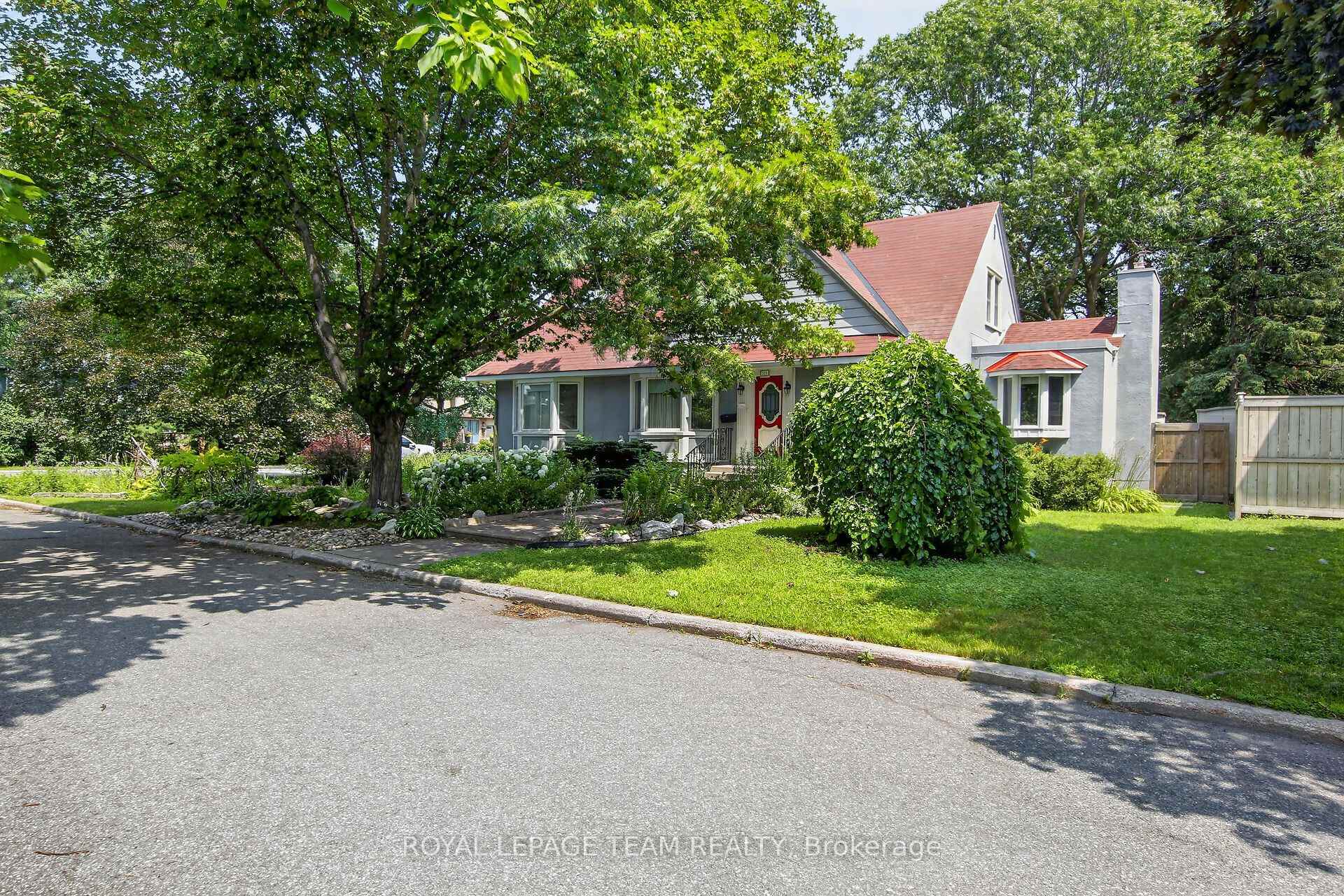 Photo 3 of 961 Kingsmere Avenue, Ottawa, McKellar Heights/Glabar Park — HOMEH