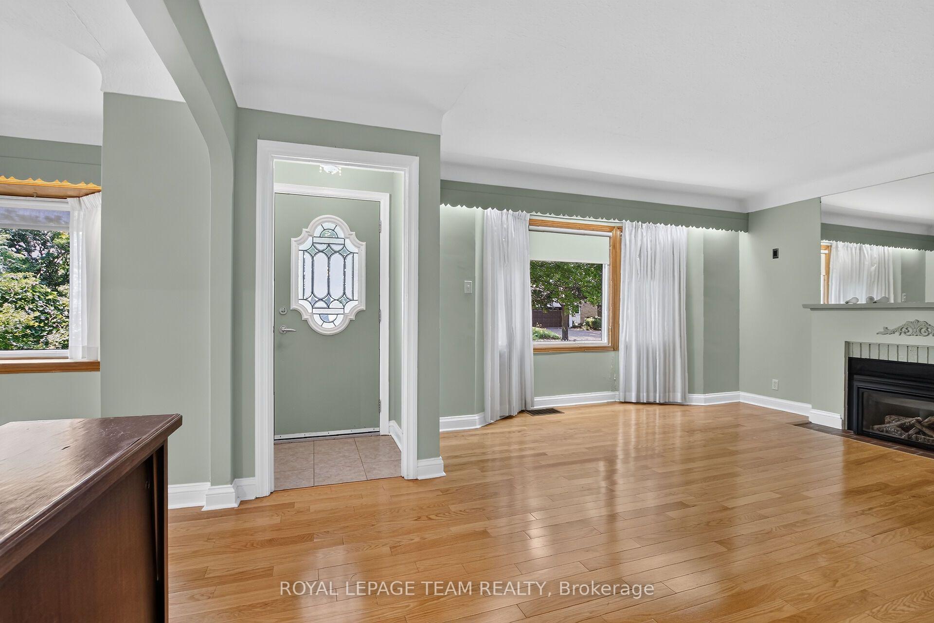 Photo 4 of 961 Kingsmere Avenue, Ottawa, McKellar Heights/Glabar Park — HOMEH