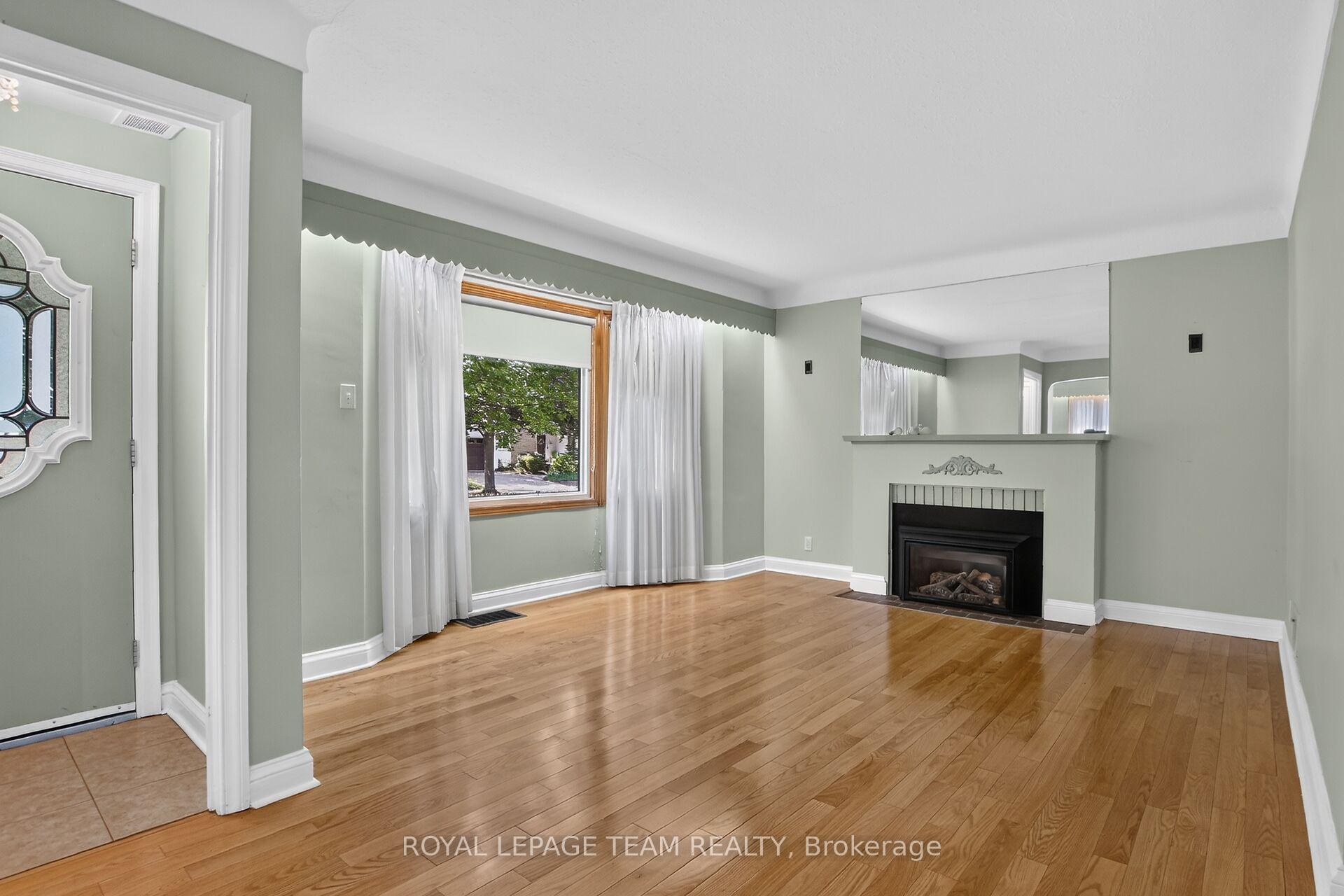 Photo 5 of 961 Kingsmere Avenue, Ottawa, McKellar Heights/Glabar Park — HOMEH