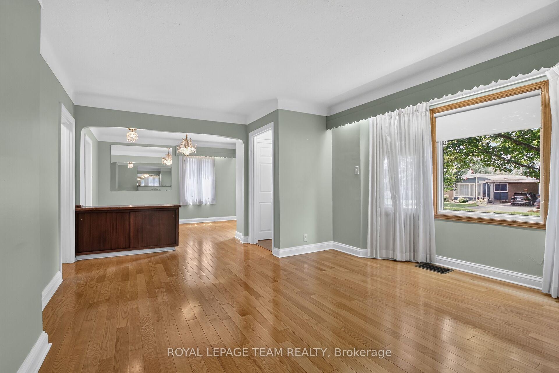 Photo 8 of 961 Kingsmere Avenue, Ottawa, McKellar Heights/Glabar Park — HOMEH