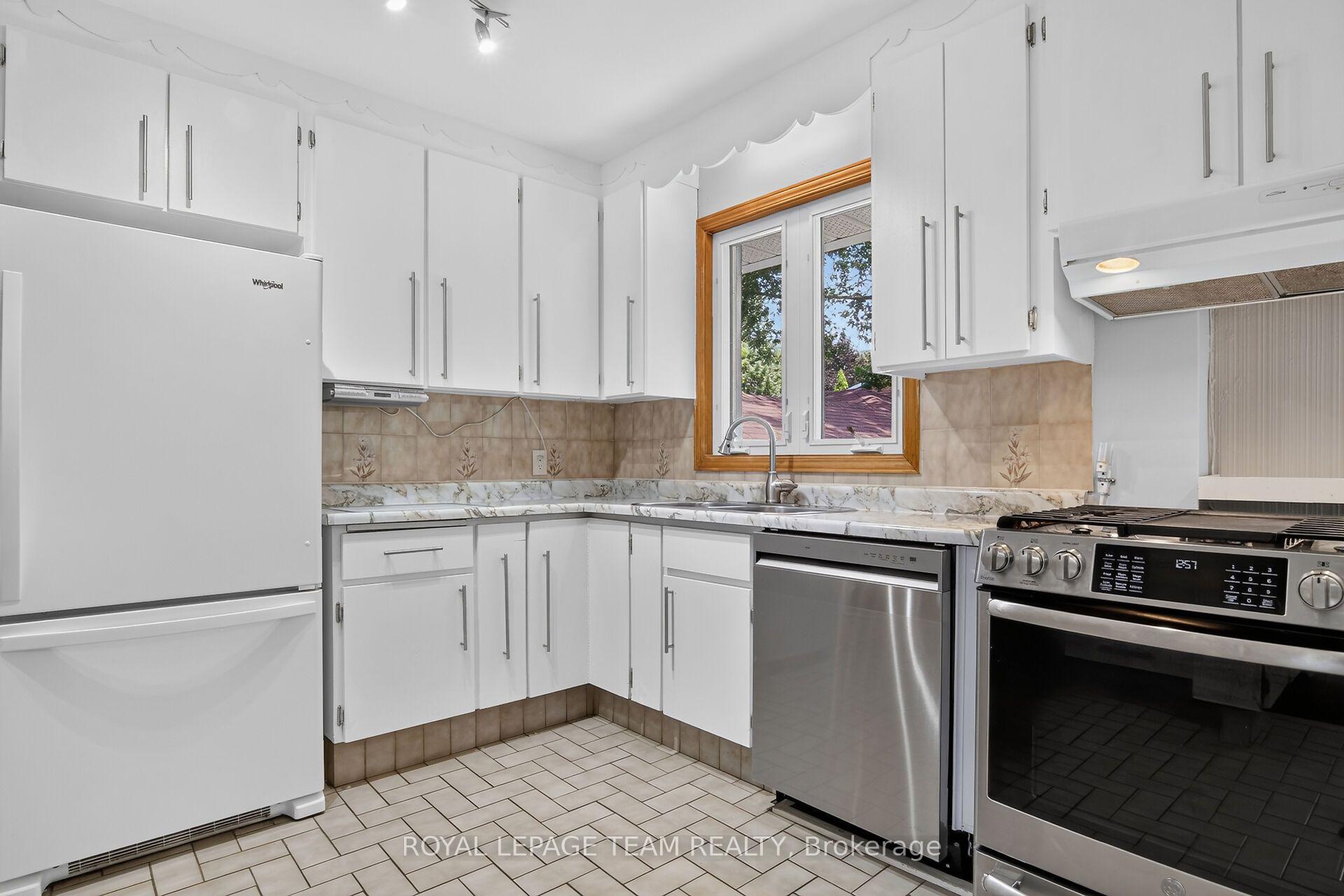 Photo 11 of 961 Kingsmere Avenue, Ottawa, McKellar Heights/Glabar Park — HOMEH