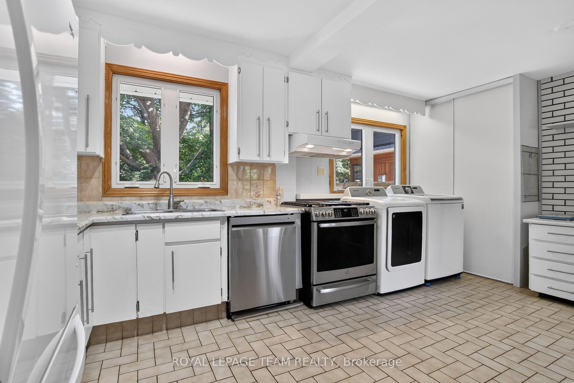 Photo 12 of 961 Kingsmere Avenue, Ottawa, McKellar Heights/Glabar Park — HOMEH