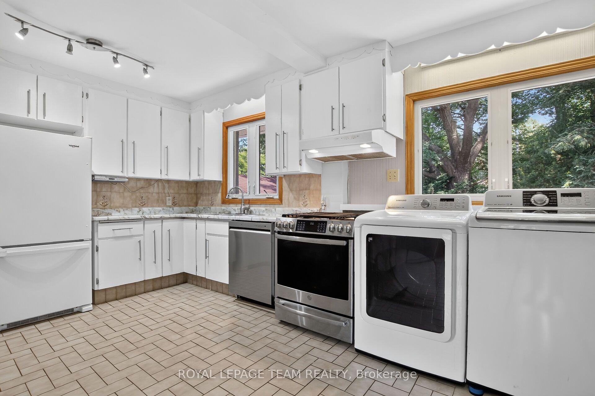 Photo 13 of 961 Kingsmere Avenue, Ottawa, McKellar Heights/Glabar Park — HOMEH
