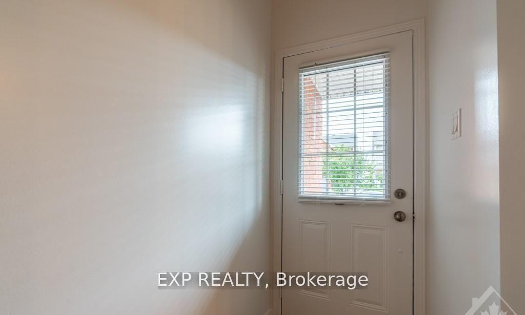 Photo 4 of 282 Macoun Circle, Ottawa, Hunt Club Park/Greenboro — HOMEH