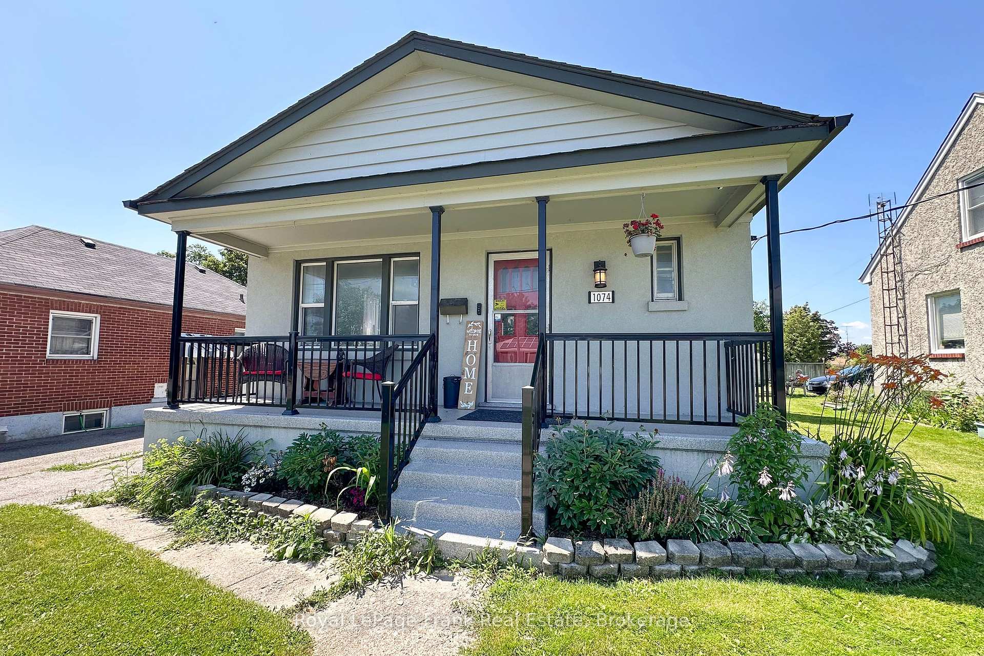 Photo 3 of 1074 Simcoe Street S, Oshawa, Lakeview — HOMEH