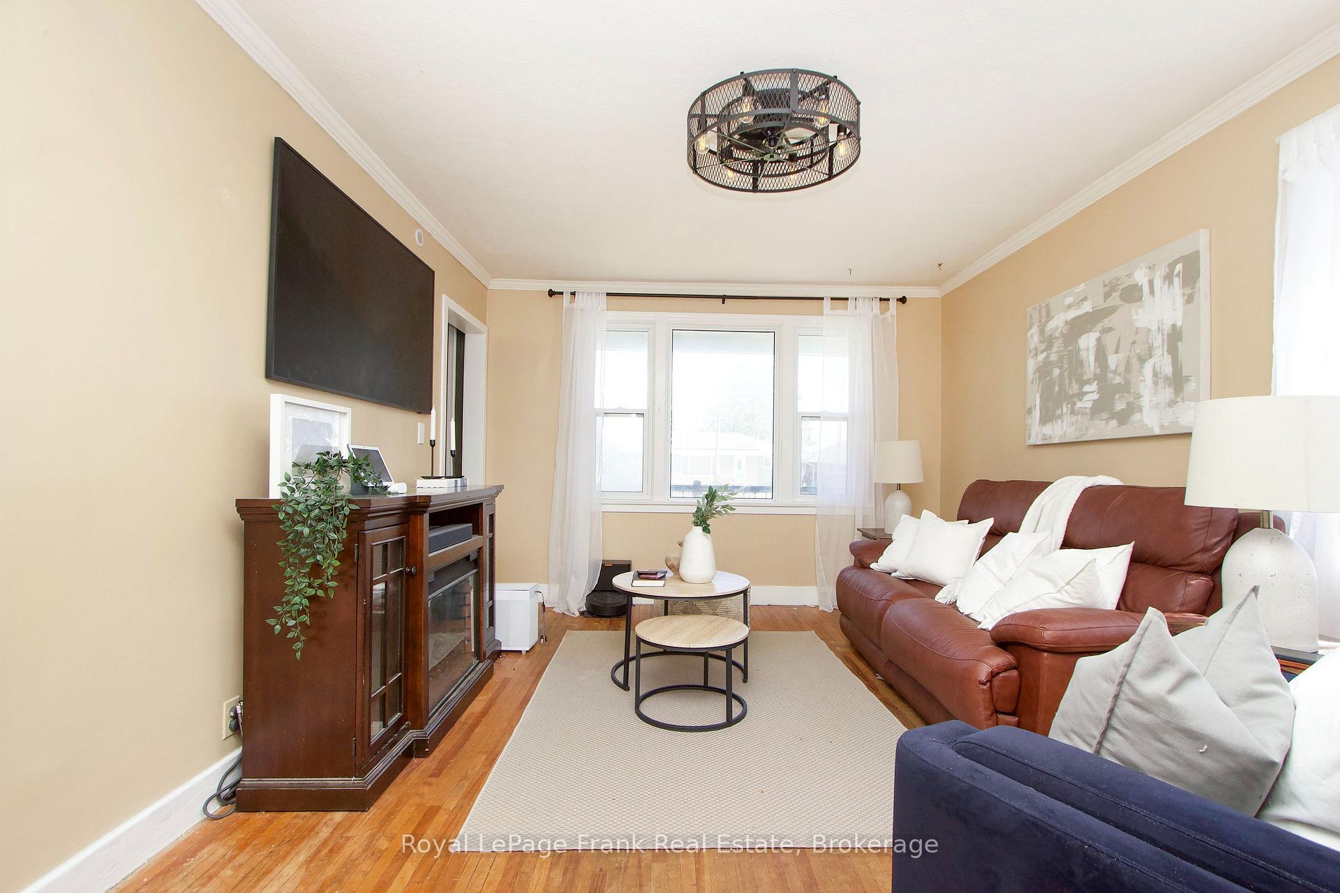 Photo 6 of 1074 Simcoe Street S, Oshawa, Lakeview — HOMEH