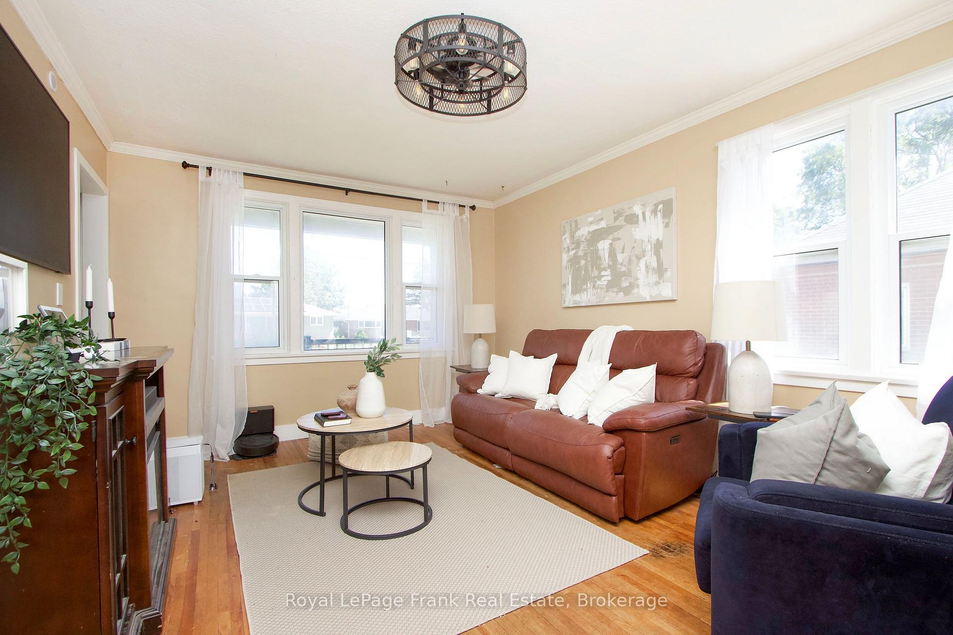 Photo 7 of 1074 Simcoe Street S, Oshawa, Lakeview — HOMEH