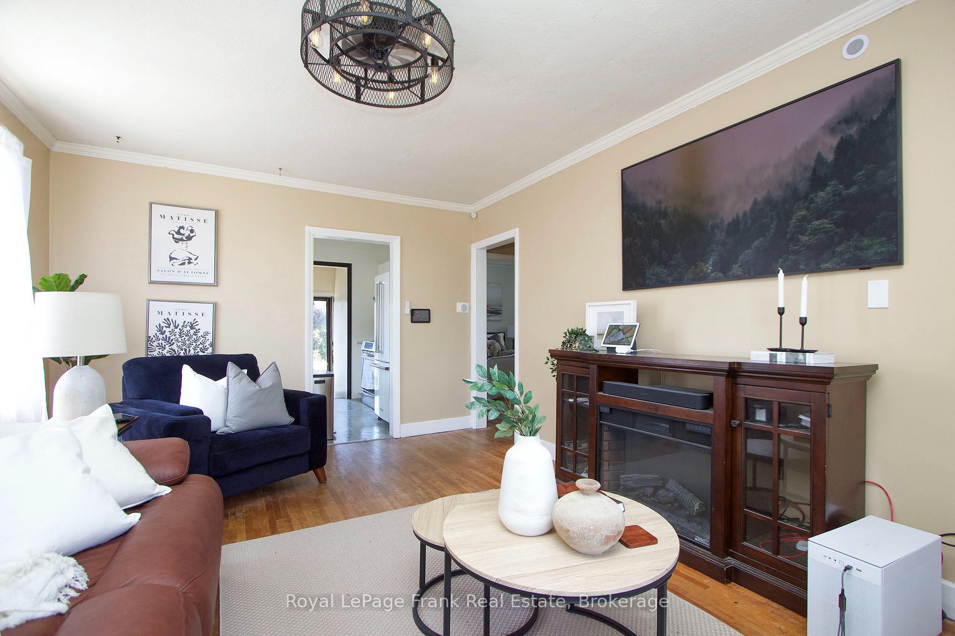 Photo 8 of 1074 Simcoe Street S, Oshawa, Lakeview — HOMEH
