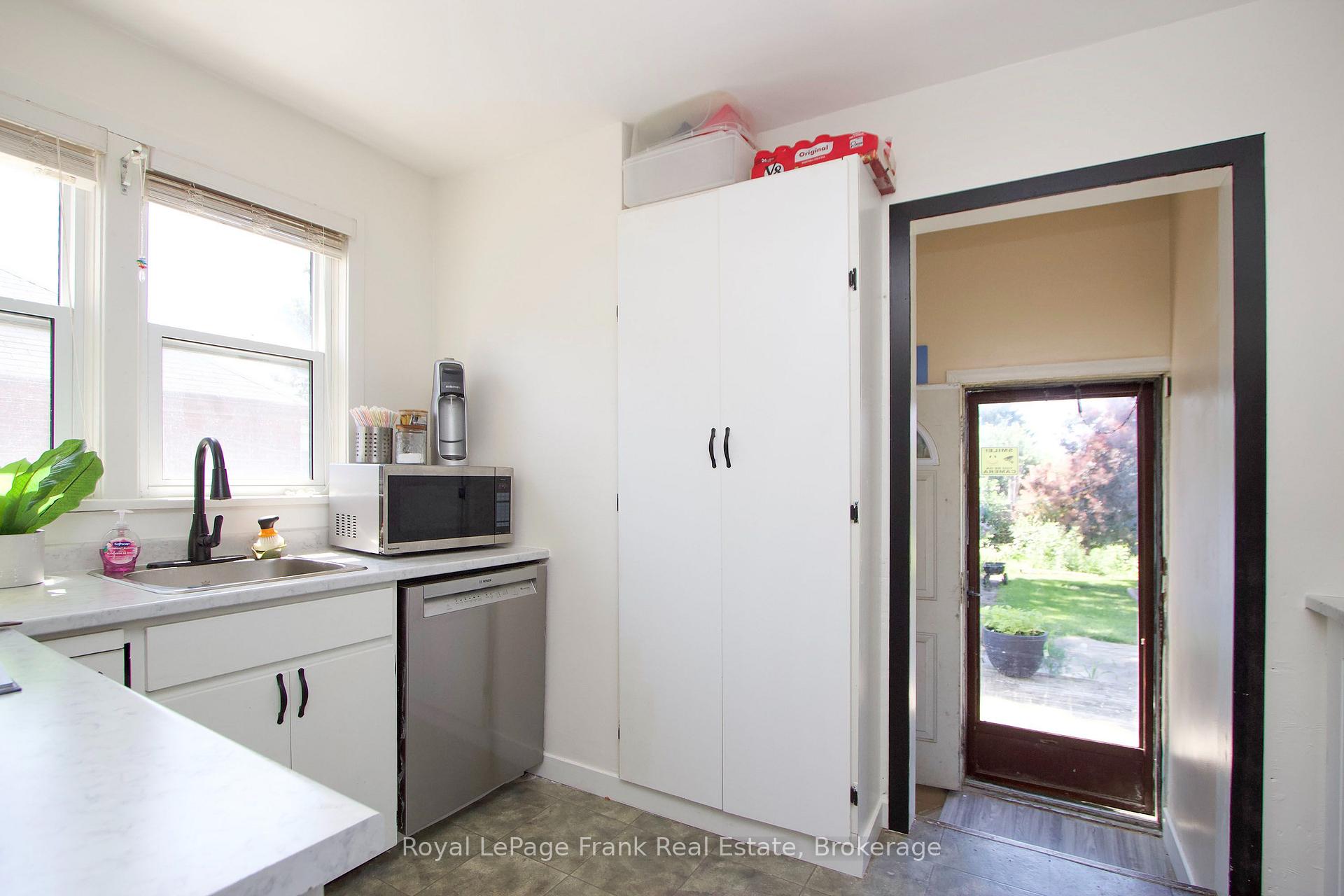 Photo 9 of 1074 Simcoe Street S, Oshawa, Lakeview — HOMEH
