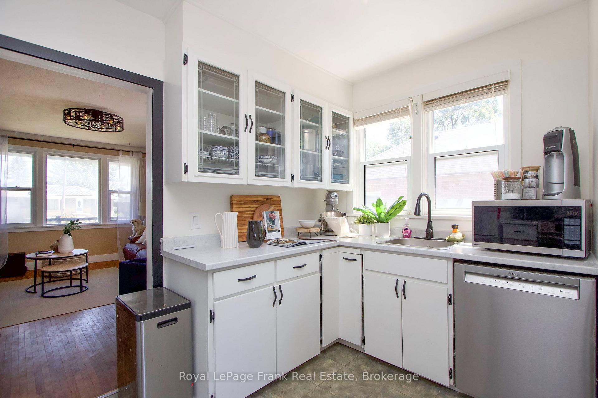 Photo 10 of 1074 Simcoe Street S, Oshawa, Lakeview — HOMEH