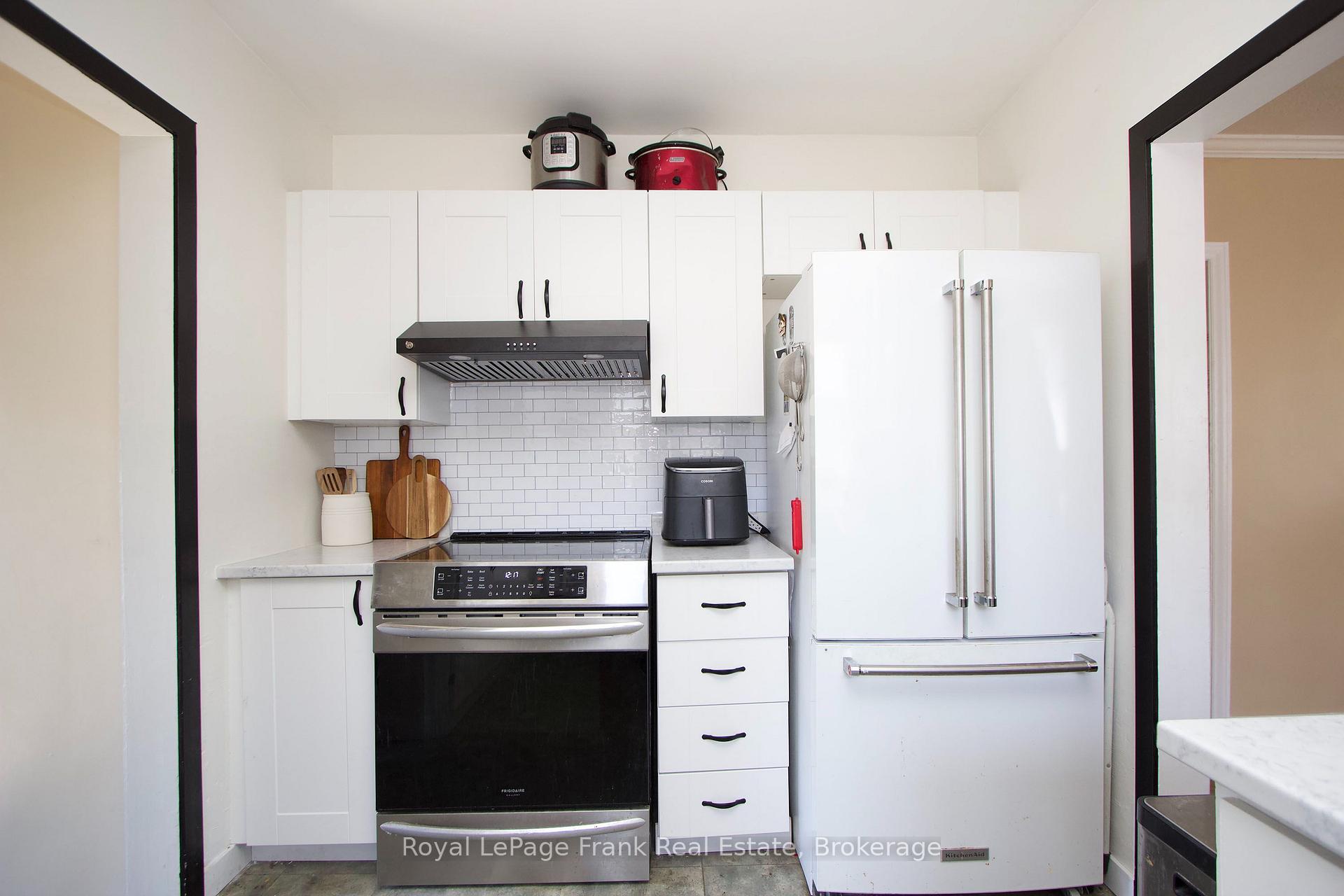 Photo 11 of 1074 Simcoe Street S, Oshawa, Lakeview — HOMEH