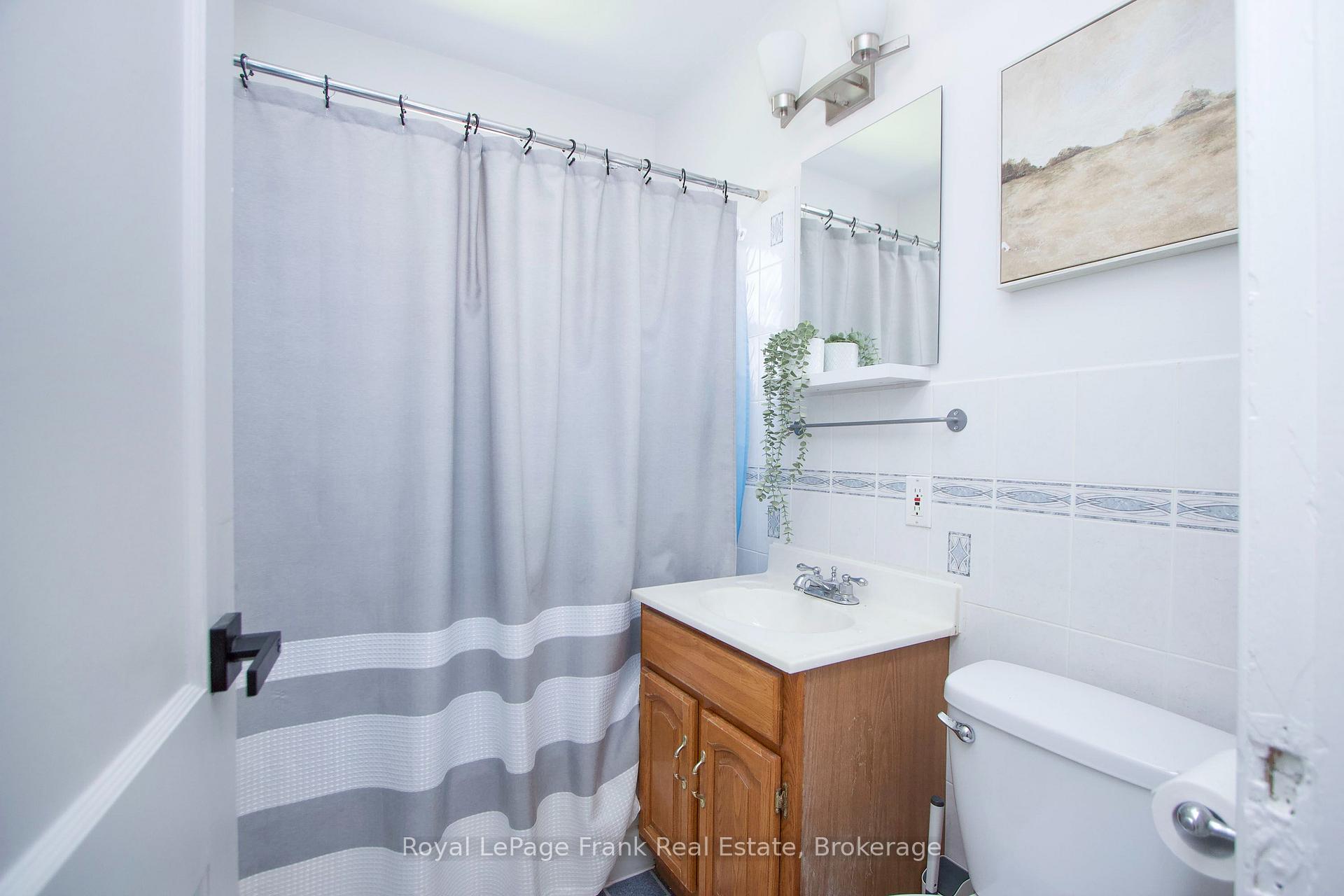 Photo 14 of 1074 Simcoe Street S, Oshawa, Lakeview — HOMEH