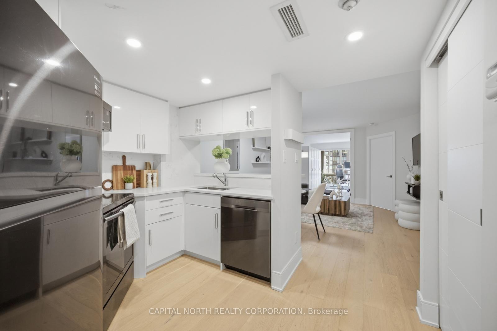 Photo 8 of Unit 610, 1001 Bay Street, Toronto, Bay Street Corridor — HOMEH