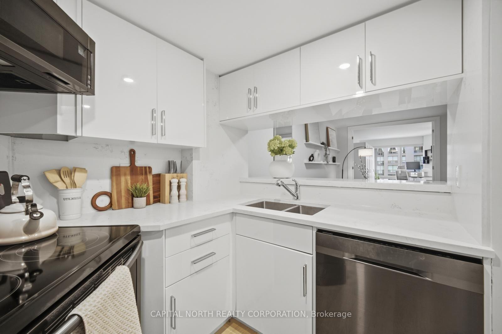 Photo 10 of Unit 610, 1001 Bay Street, Toronto, Bay Street Corridor — HOMEH