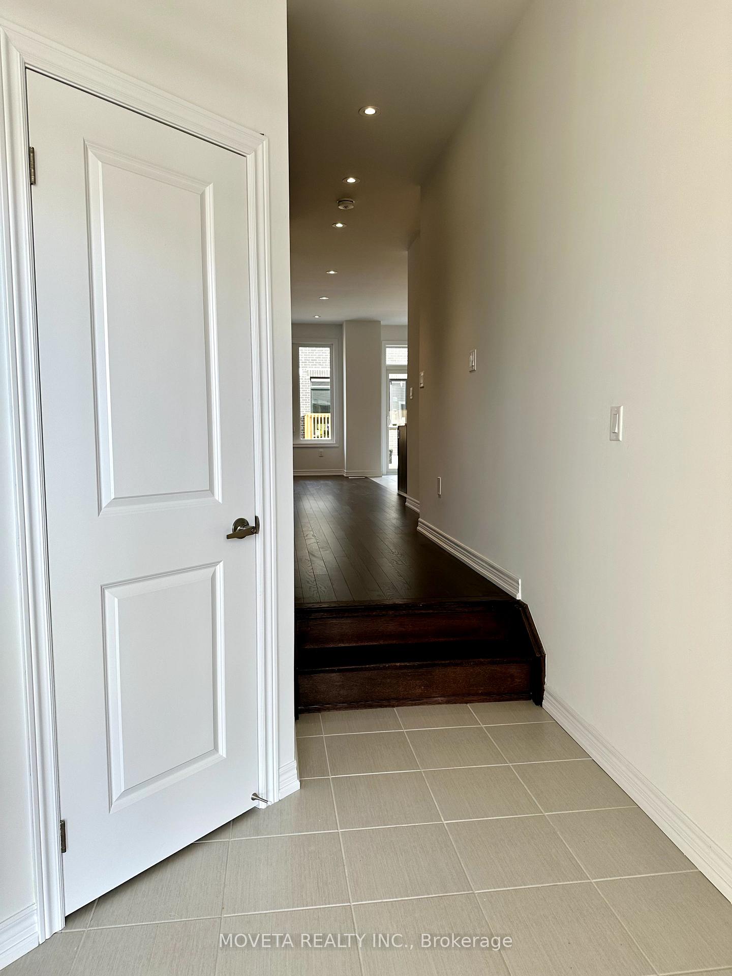 Photo 5 of 13 Milady Crescent, Barrie, Rural Barrie Southeast — HOMEH