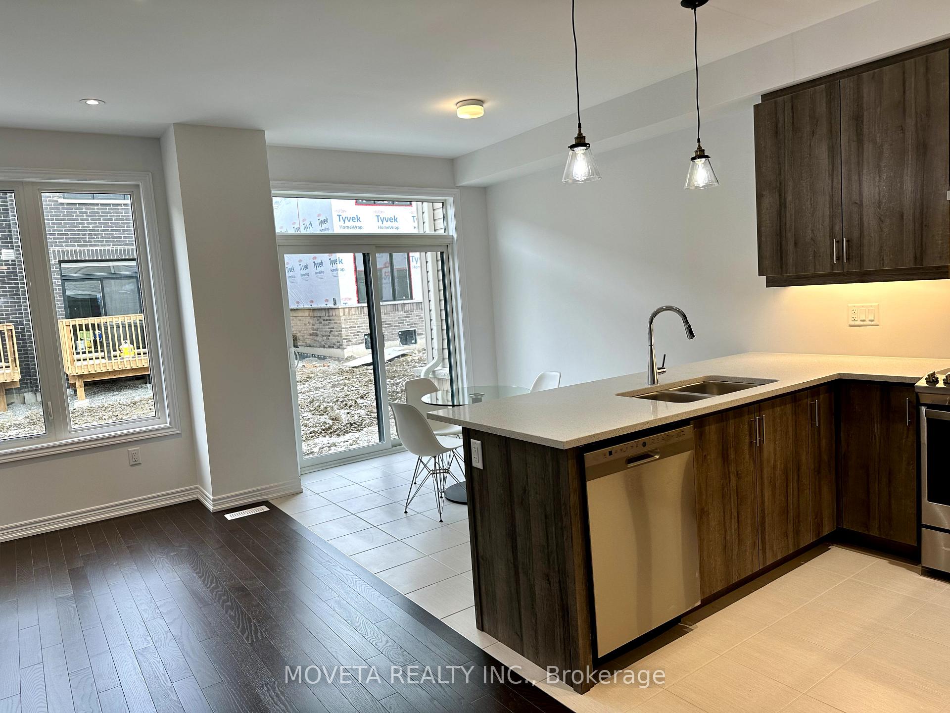 Photo 8 of 13 Milady Crescent, Barrie, Rural Barrie Southeast — HOMEH