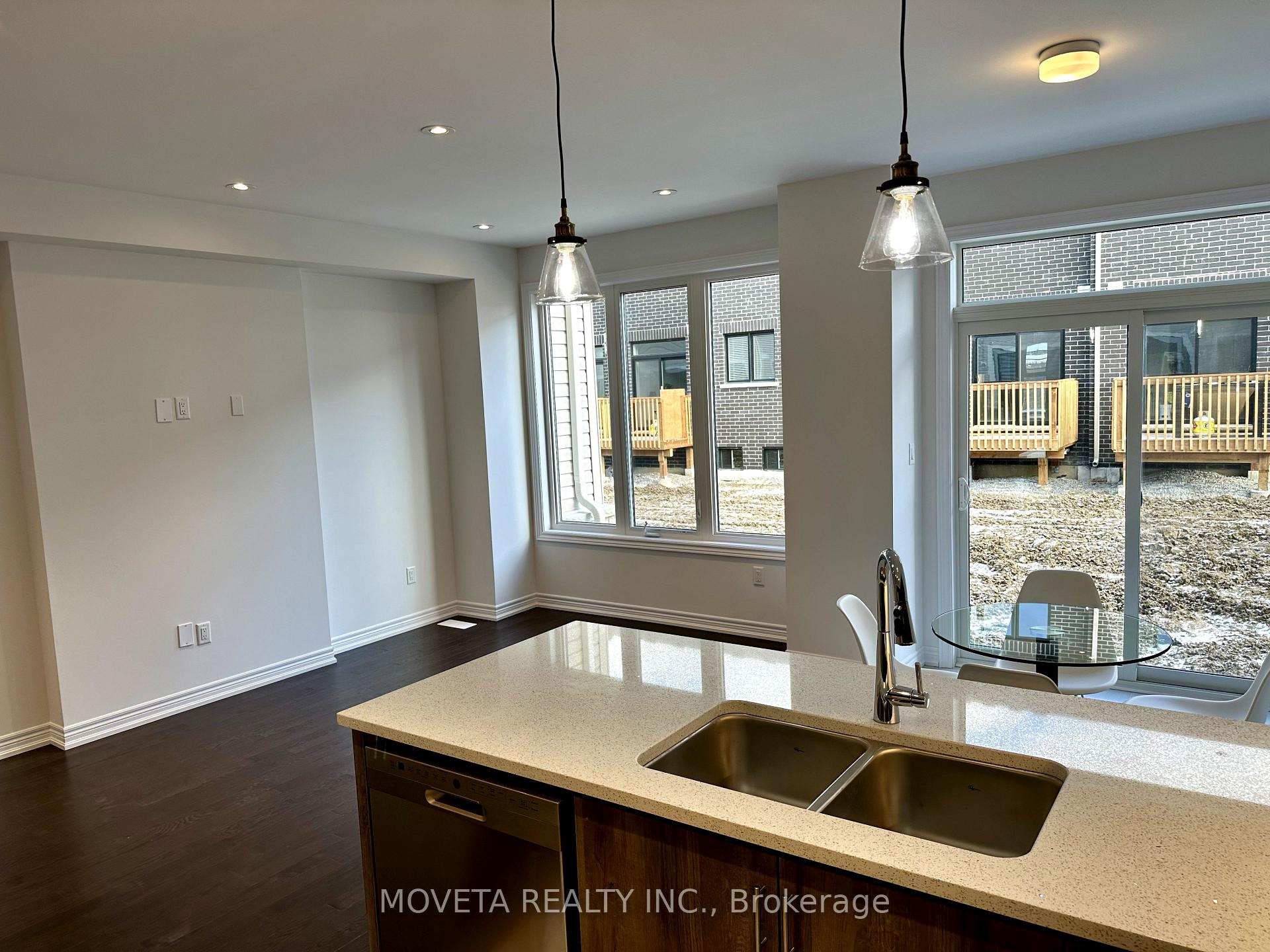 Photo 10 of 13 Milady Crescent, Barrie, Rural Barrie Southeast — HOMEH