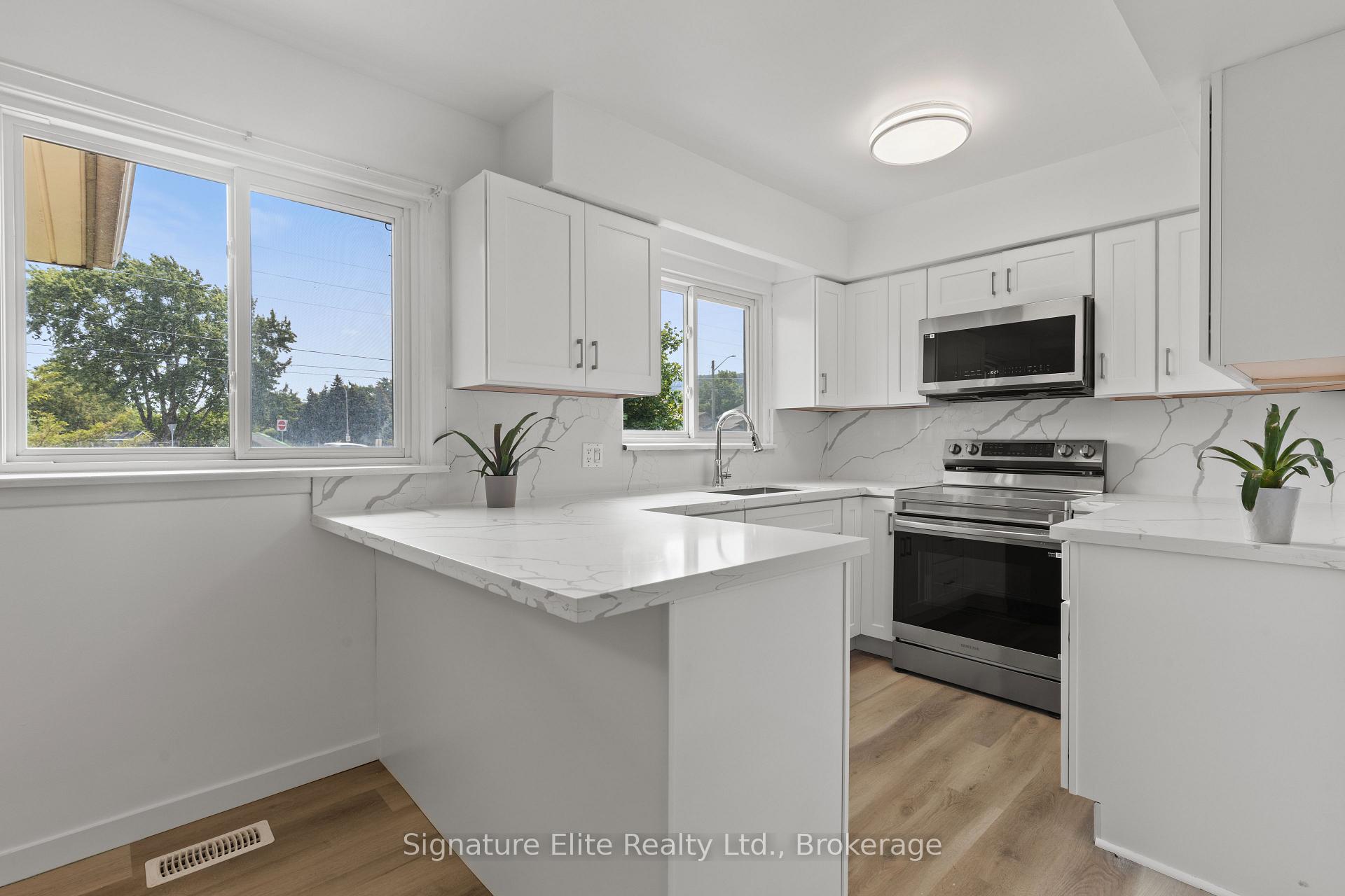 Photo 4 of 214 Livingston Avenue, Grimsby, Grimsby West — HOMEH