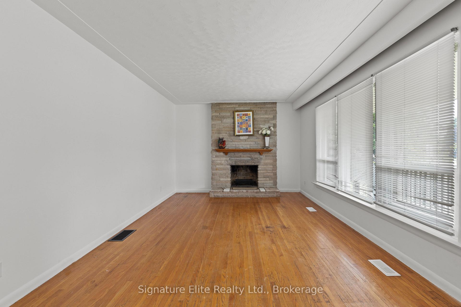 Photo 6 of 214 Livingston Avenue, Grimsby, Grimsby West — HOMEH