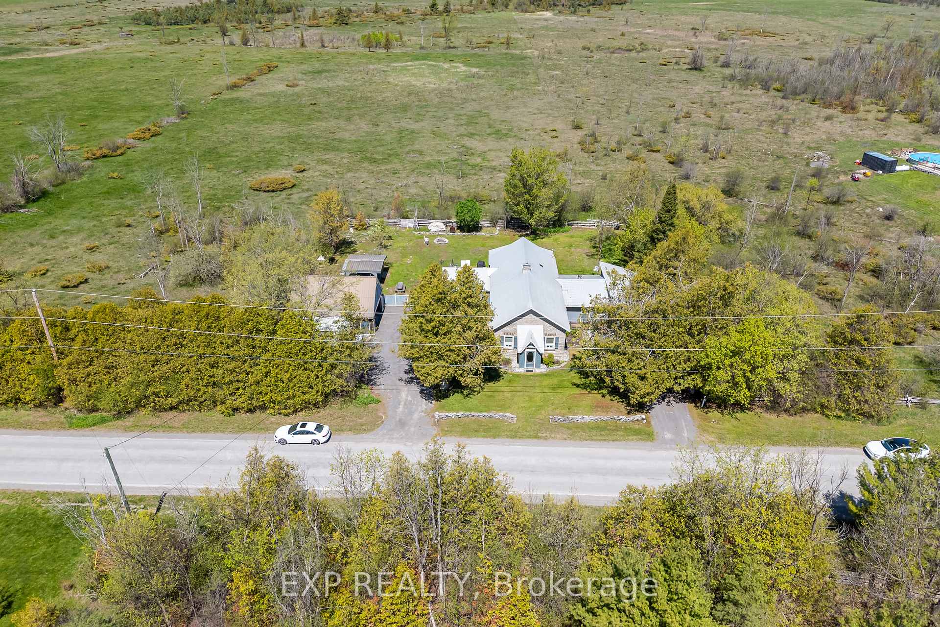 Photo 2 of 616 Kidd Road, Beckwith, Beckwith Twp — HOMEH