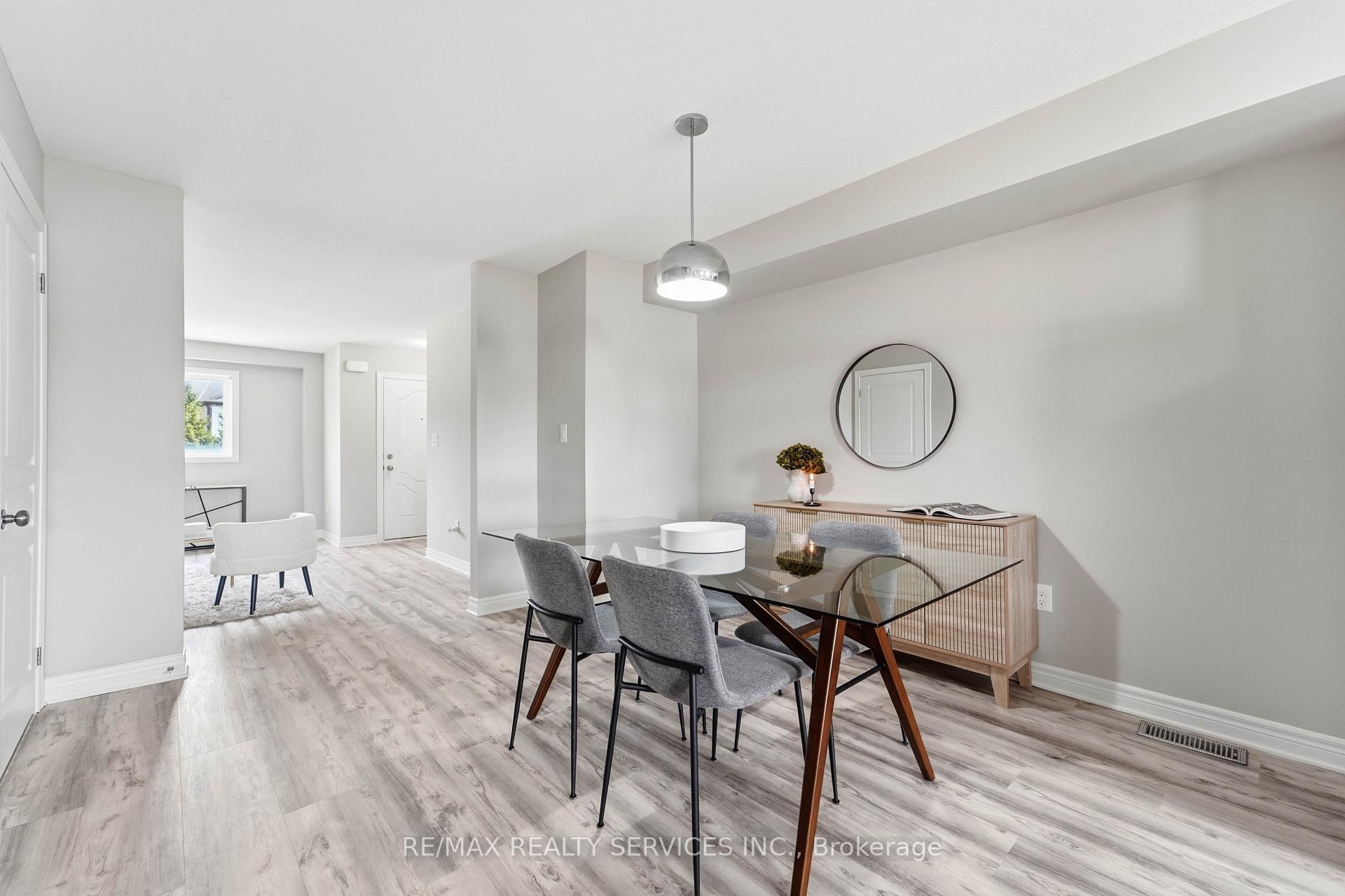 Photo 7 of 7768 Ascot Circle, Niagara Falls, Ascot — HOMEH