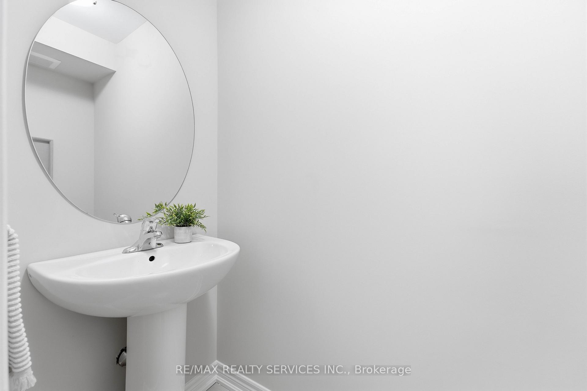 Photo 10 of 7768 Ascot Circle, Niagara Falls, Ascot — HOMEH