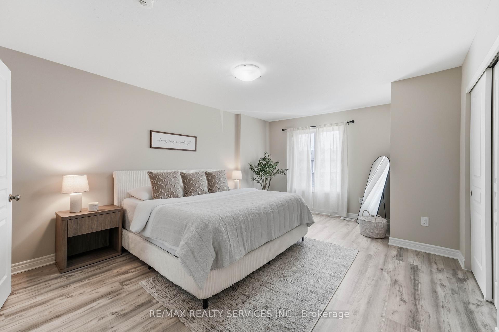 Photo 12 of 7768 Ascot Circle, Niagara Falls, Ascot — HOMEH