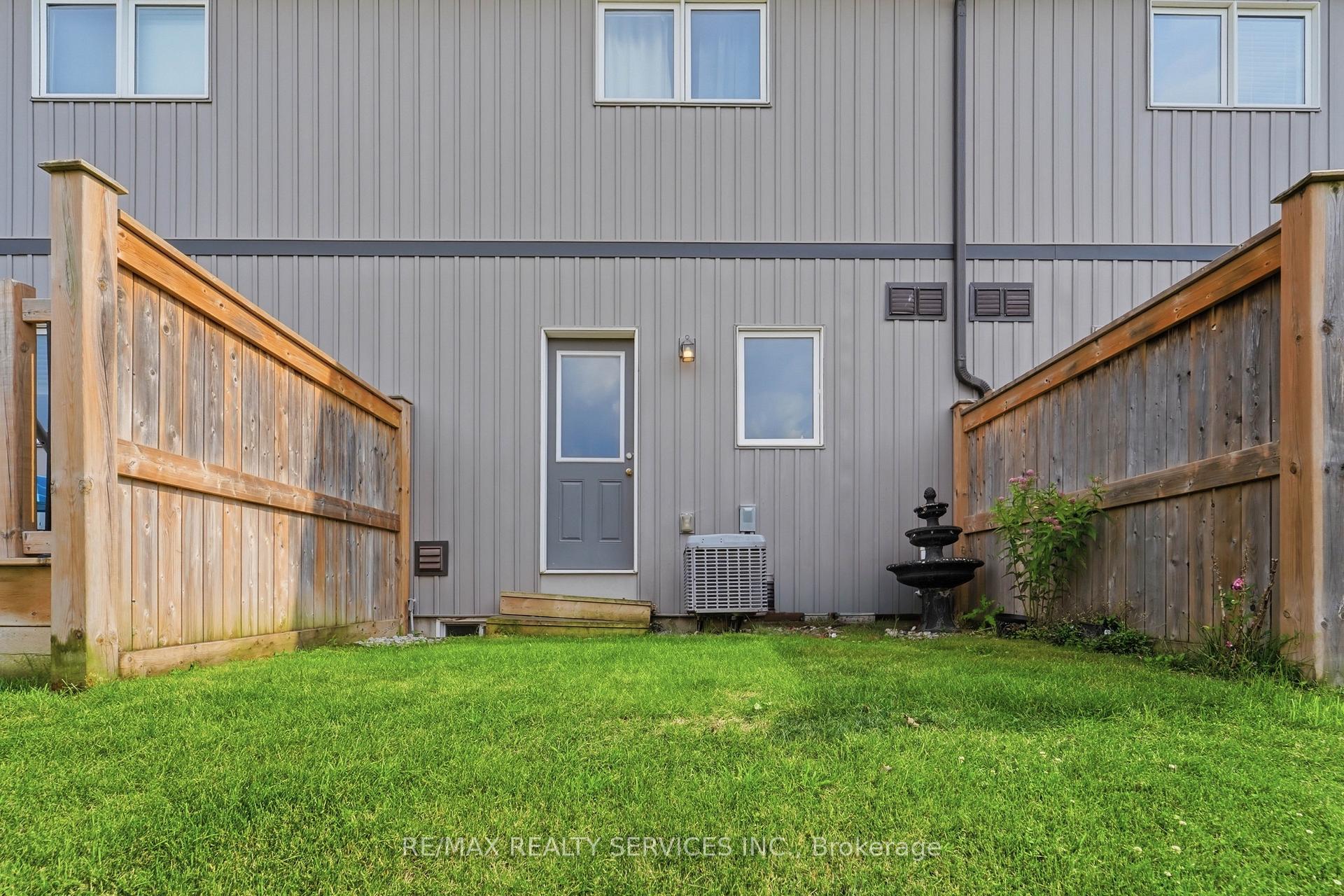 Photo 23 of 7768 Ascot Circle, Niagara Falls, Ascot — HOMEH
