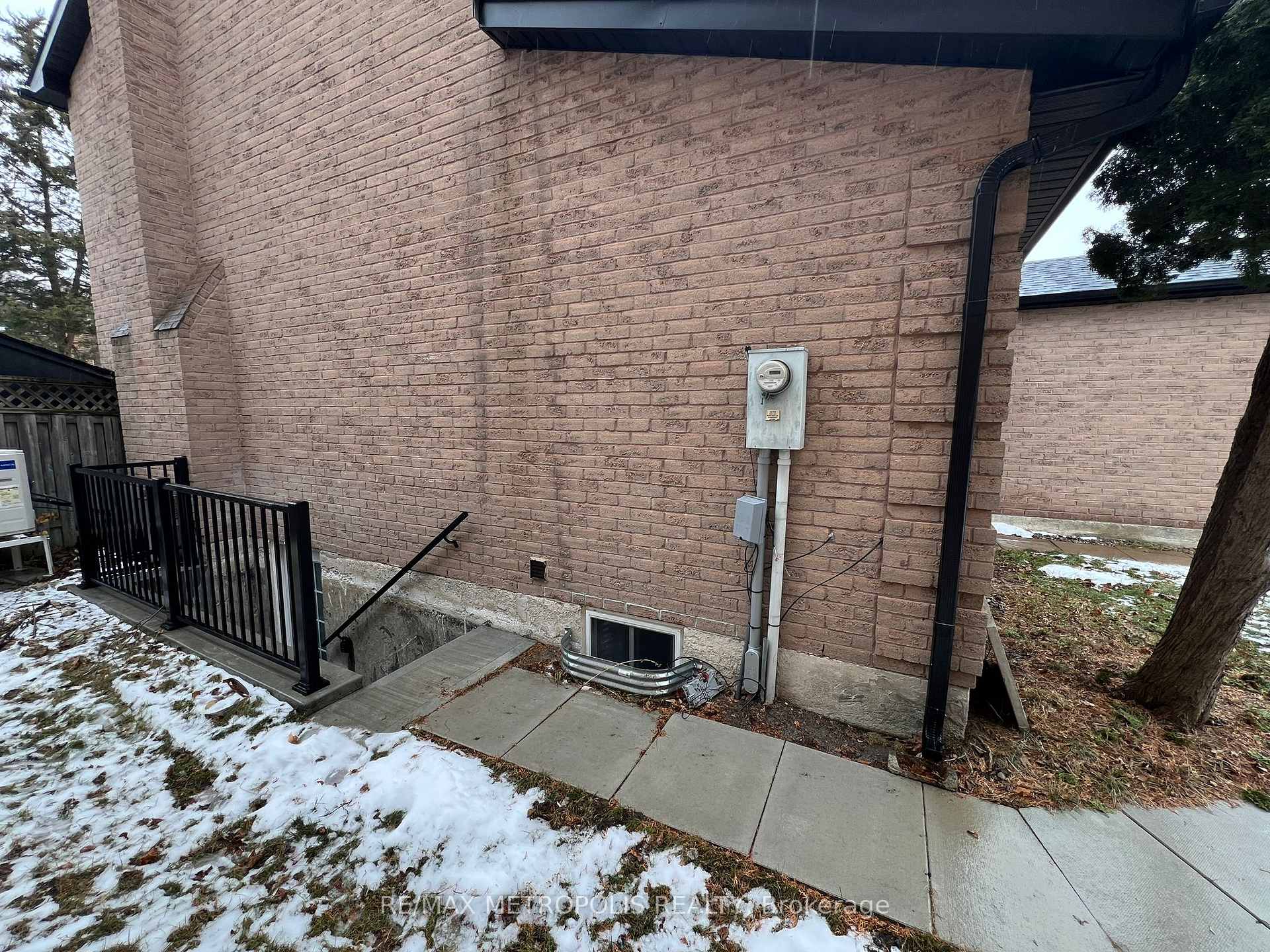 Photo 3 of Unit BSMT, 570 Springview Drive, Pickering, Amberlea — HOMEH