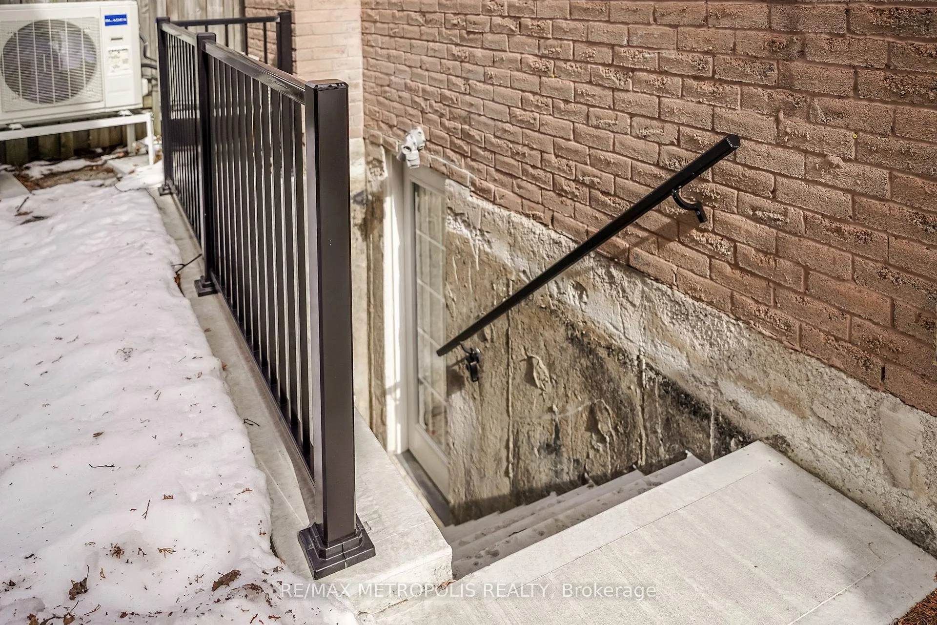 Photo 6 of Unit BSMT, 570 Springview Drive, Pickering, Amberlea — HOMEH